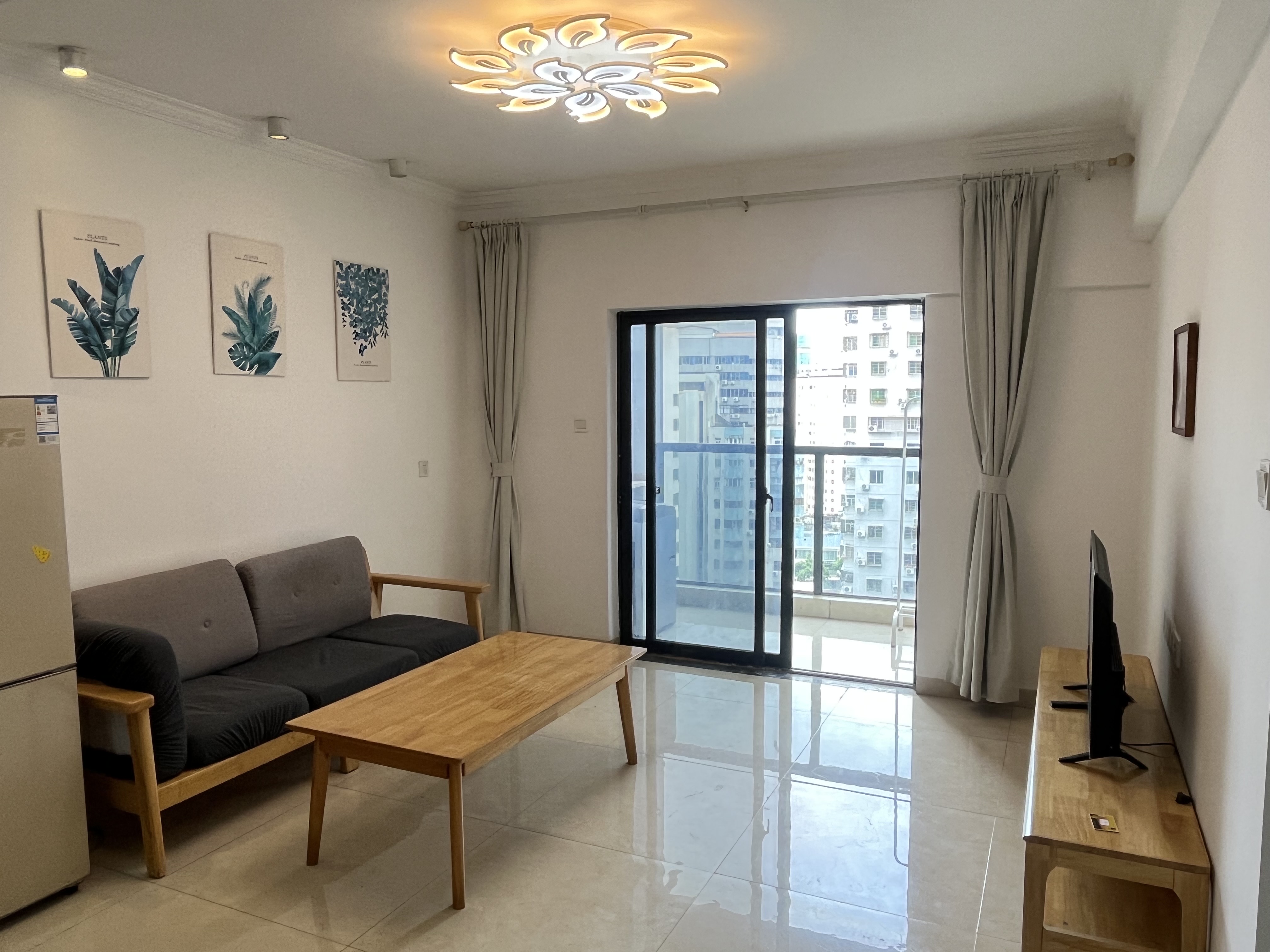 宇建国贸城  2室2厅1卫    123.0万 宇建国贸城  2室2厅1卫    123.0万客厅