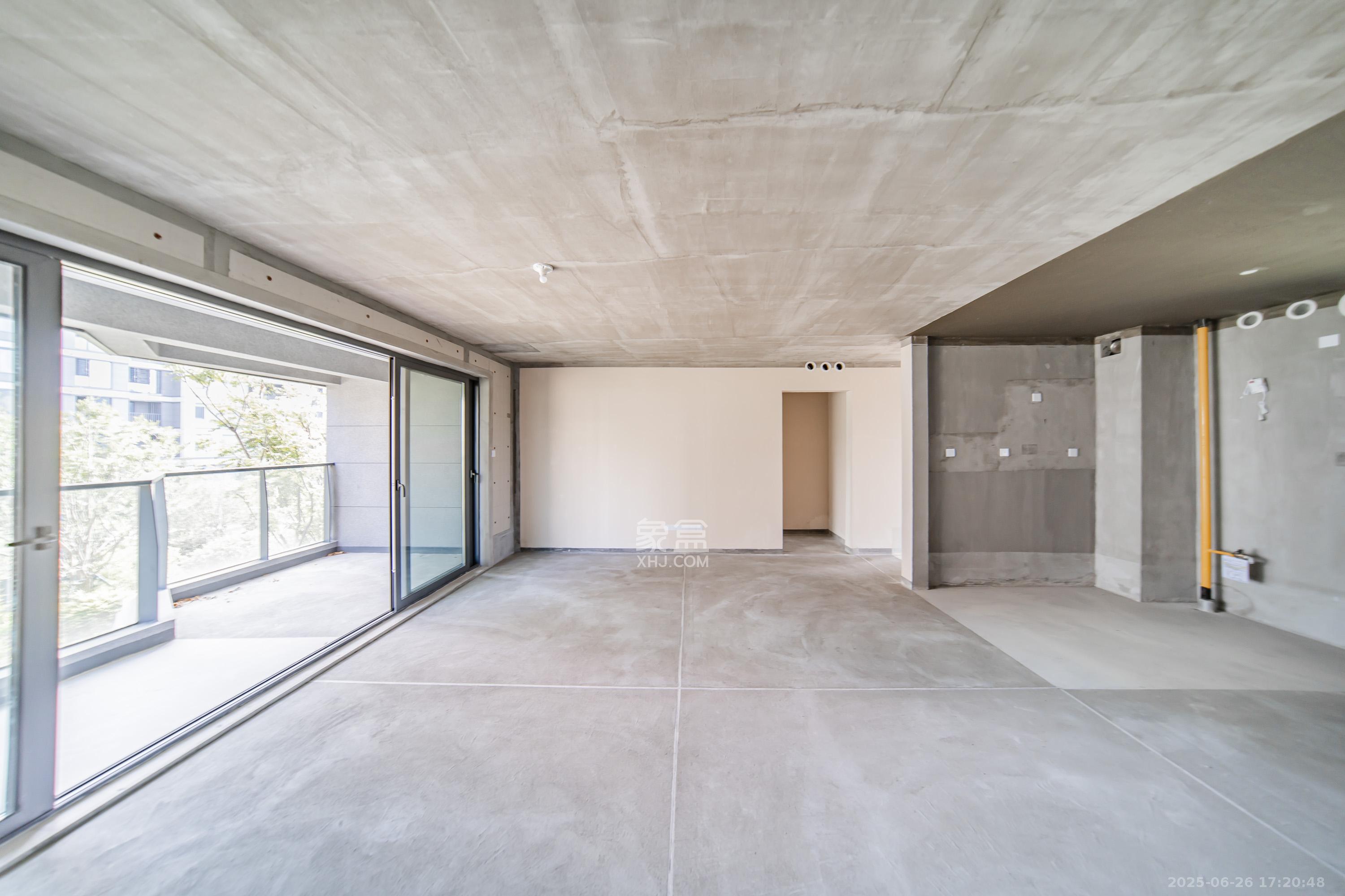 华润置地洋湖天序  4室2厅2卫    188.0万 华润置地洋湖天序  4室2厅2卫    188.0万客厅