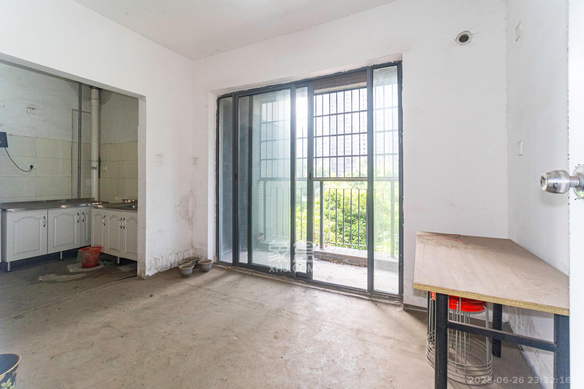 恒基凯旋门一二期 3室2厅1卫 155.98万 恒基凯旋门一二期 3室2厅1卫 155.98万客厅