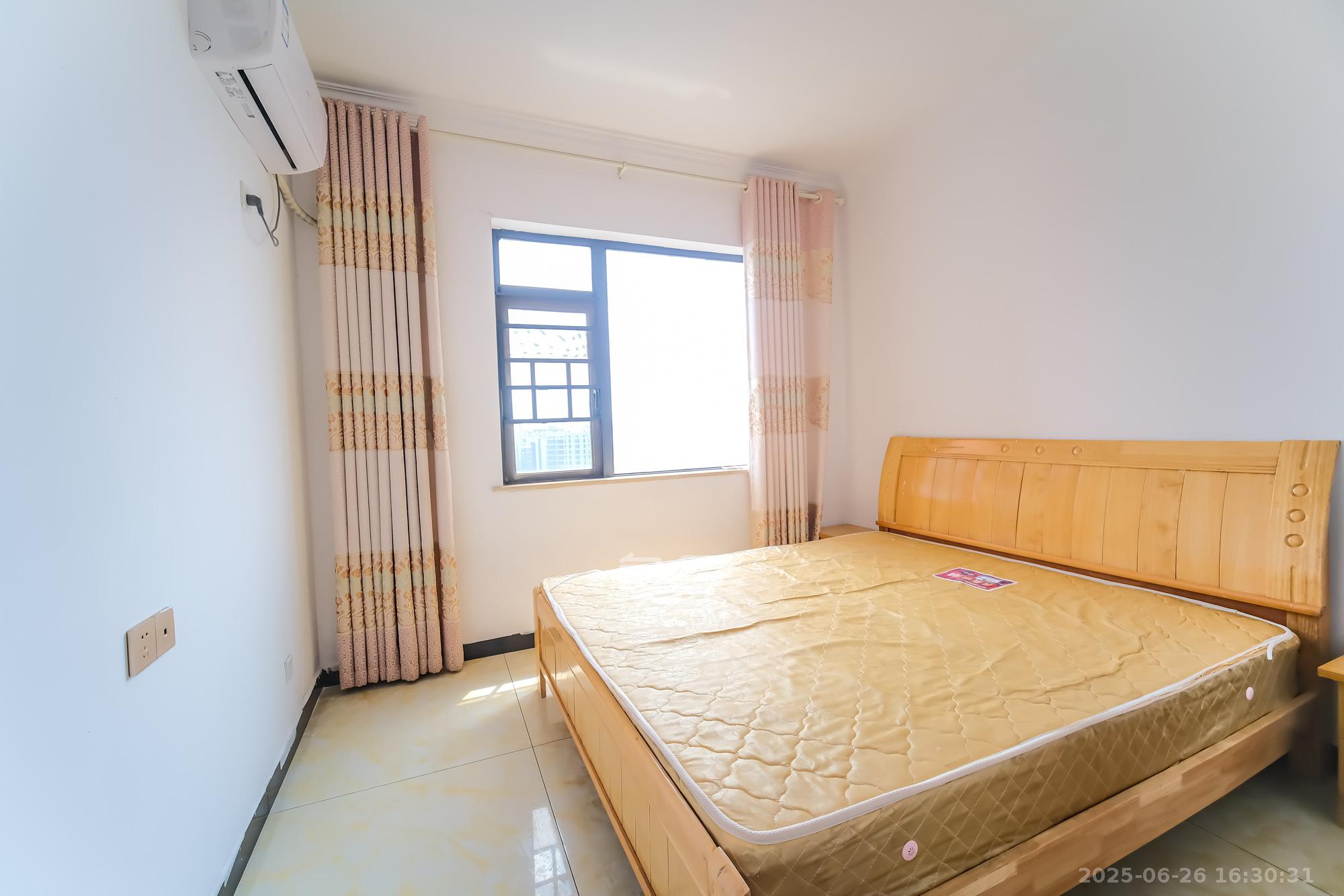 月亮湾草莓街区一、二期  3室2厅1卫    49.8万 月亮湾草莓街区一、二期  3室2厅1卫    49.8万卧室