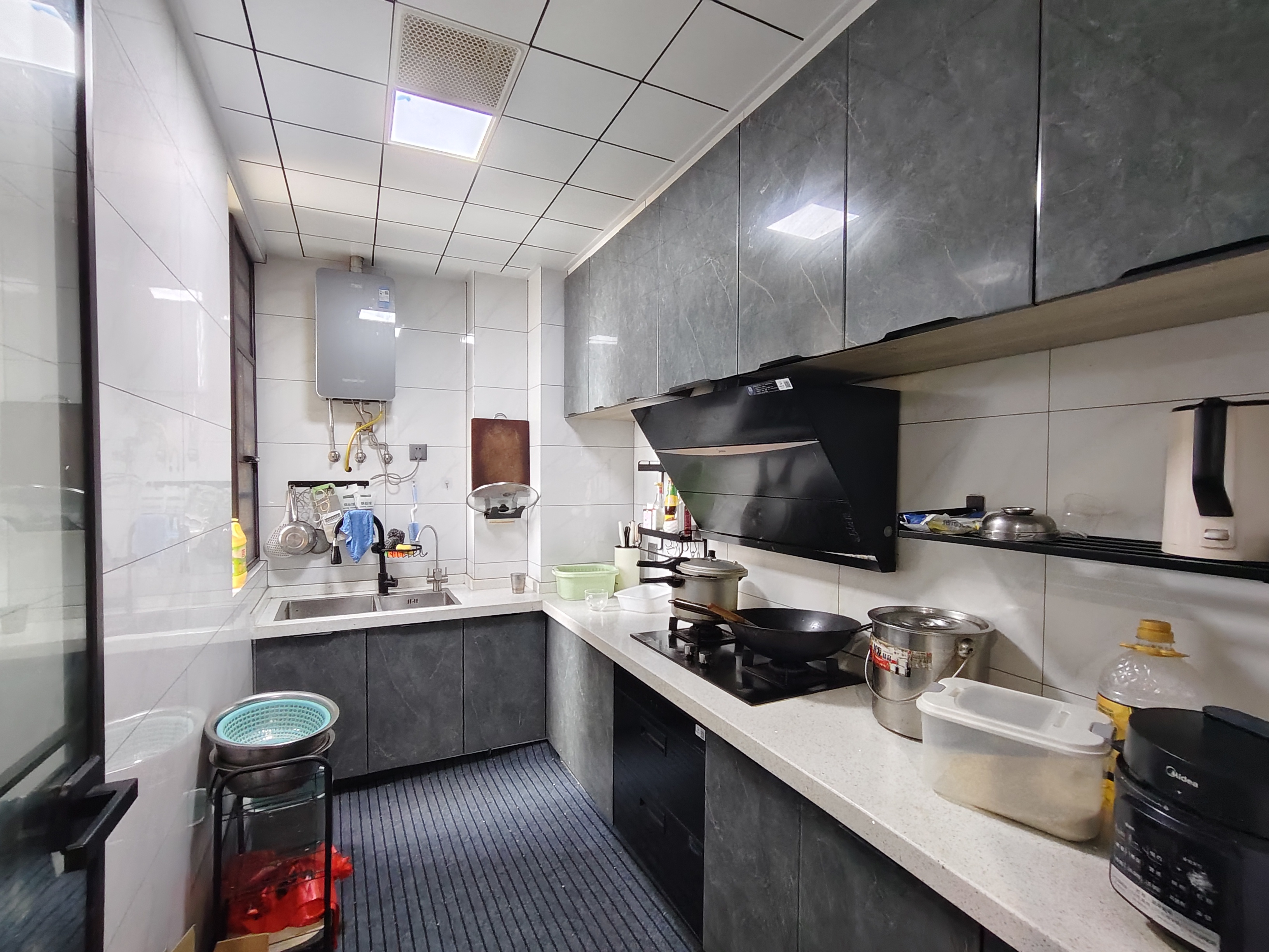 保利香槟国际 3室2厅2卫 79.8万 保利香槟国际 3室2厅2卫 79.8万客厅