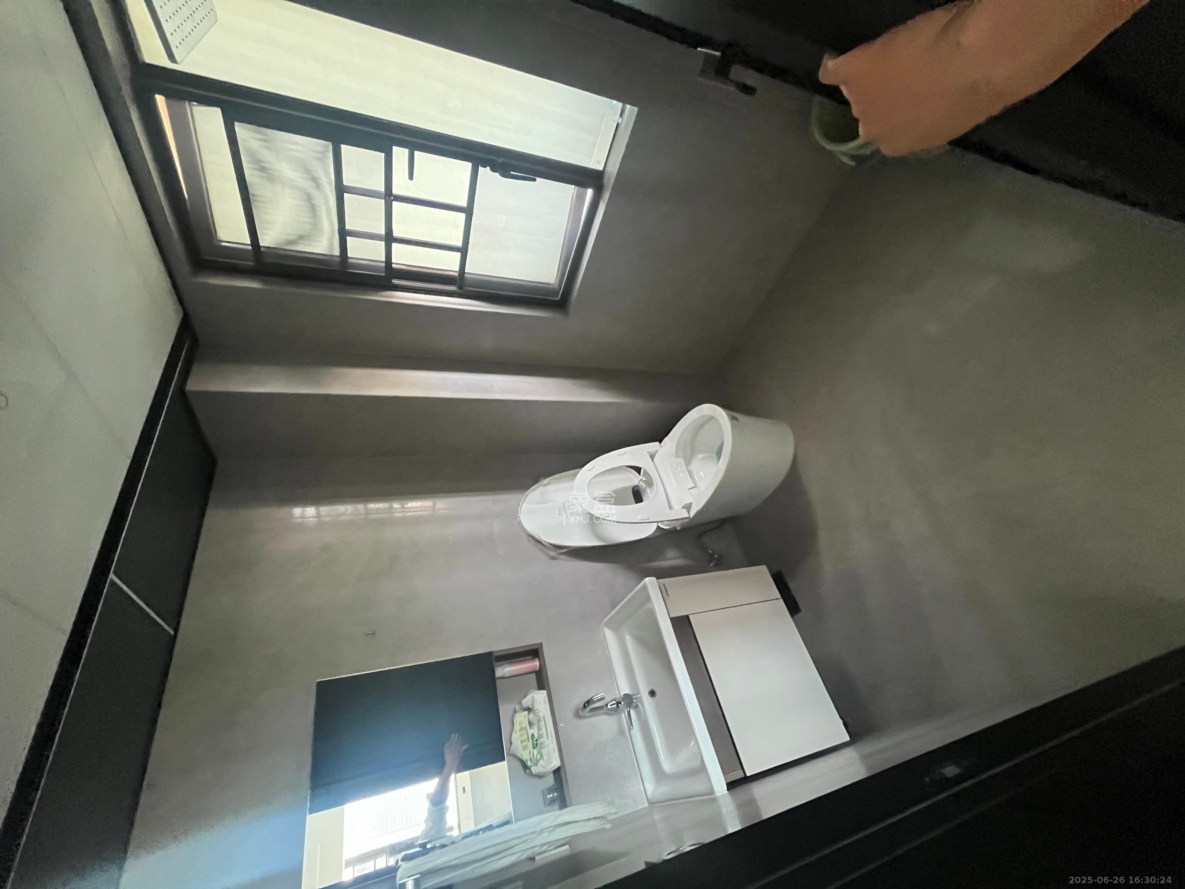 和润园三期  3室2厅2卫   2800.00元/月室内图