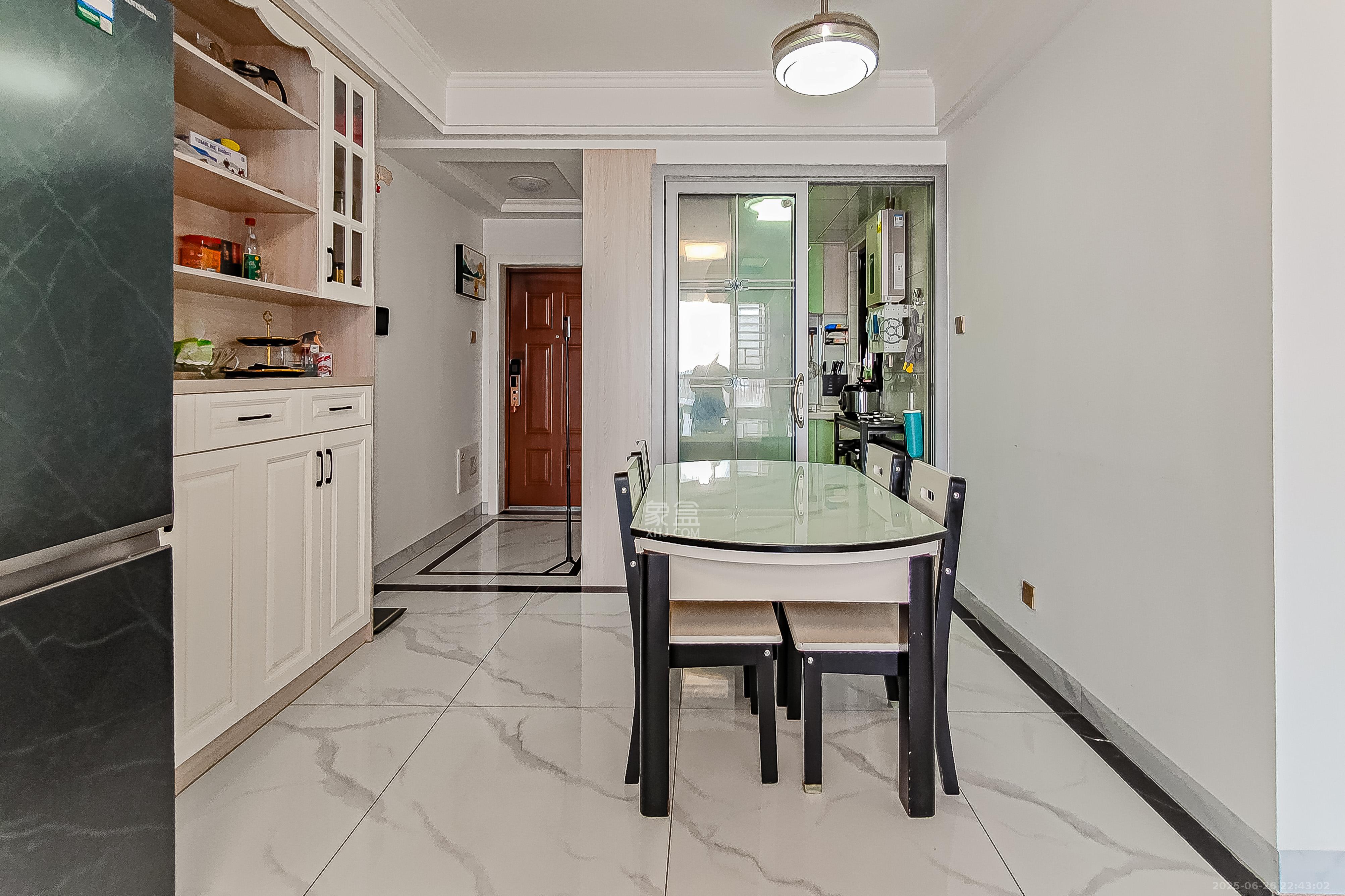 华润置地广场二期  3室2厅2卫    89.8万 华润置地广场二期  3室2厅2卫    89.8万客厅