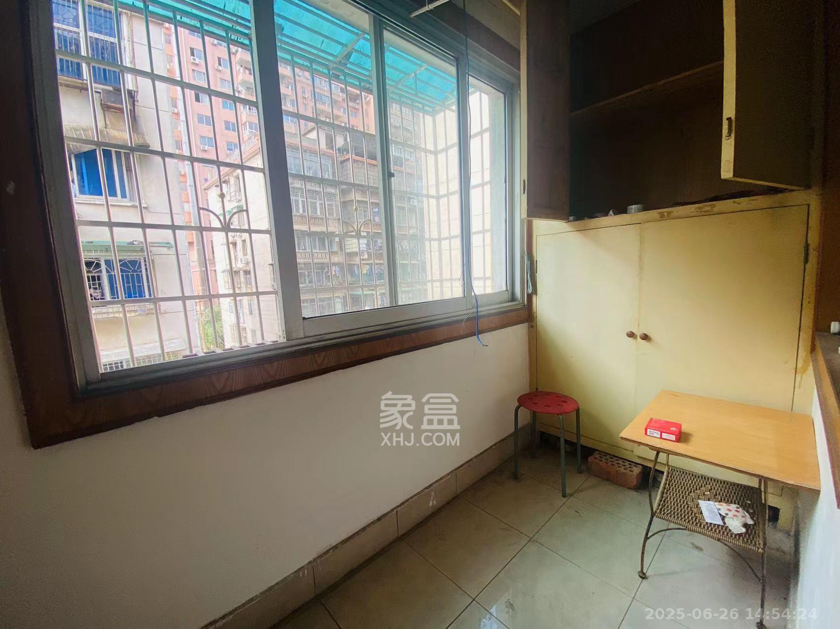 戥子桥散盘  4室2厅1卫    2700.0元/月 戥子桥散盘  4室2厅1卫    2700.0元/月室内图