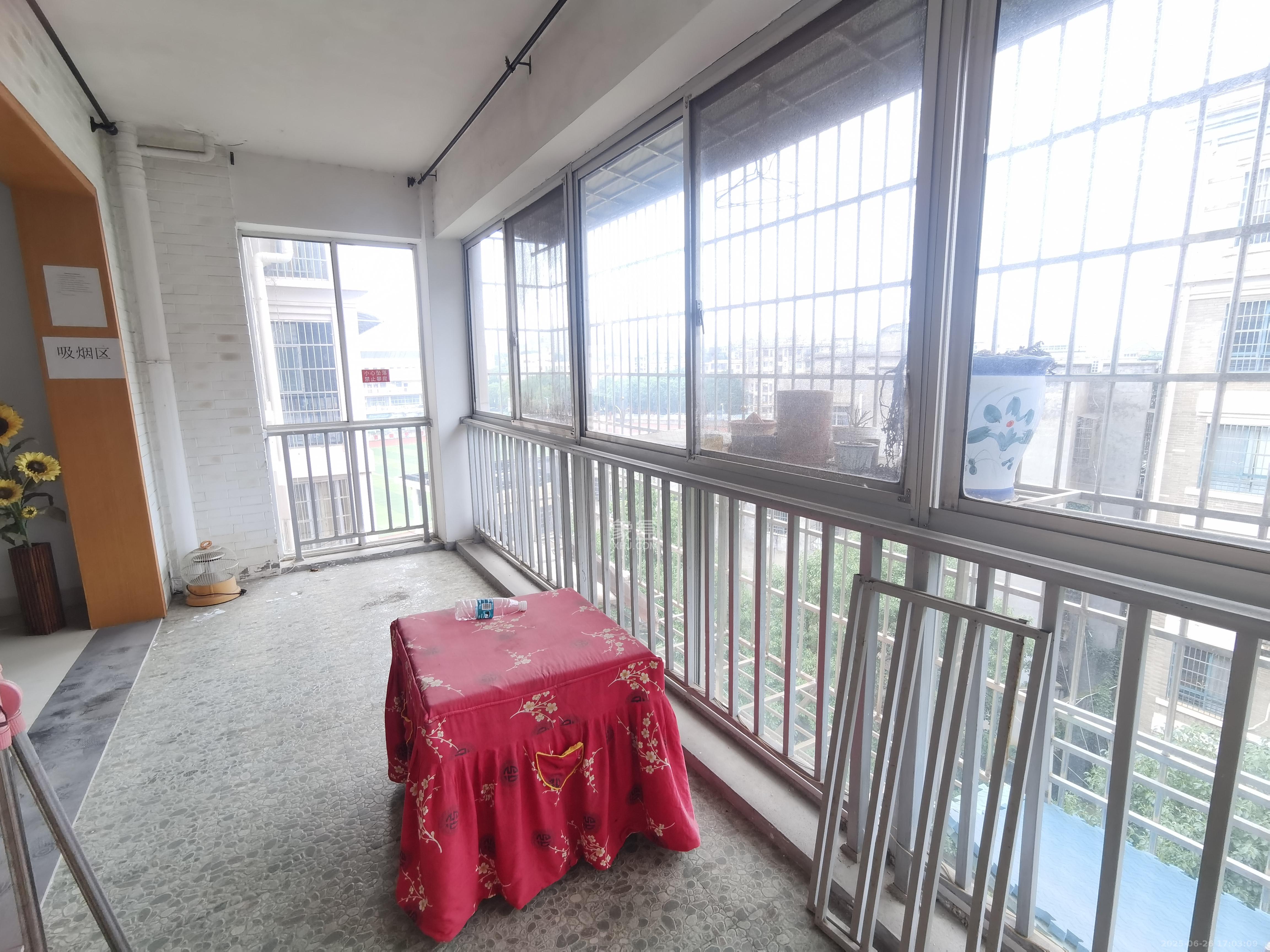 奋飞一百小区  4室2厅2卫   35.00万室内图