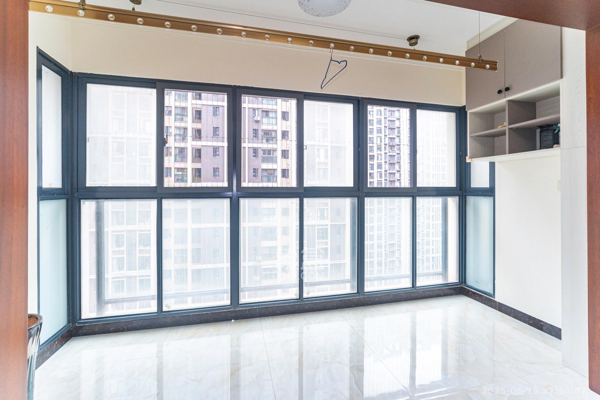 蓝山郡 3室2厅2卫 91.8万 蓝山郡 3室2厅2卫 91.8万阳台