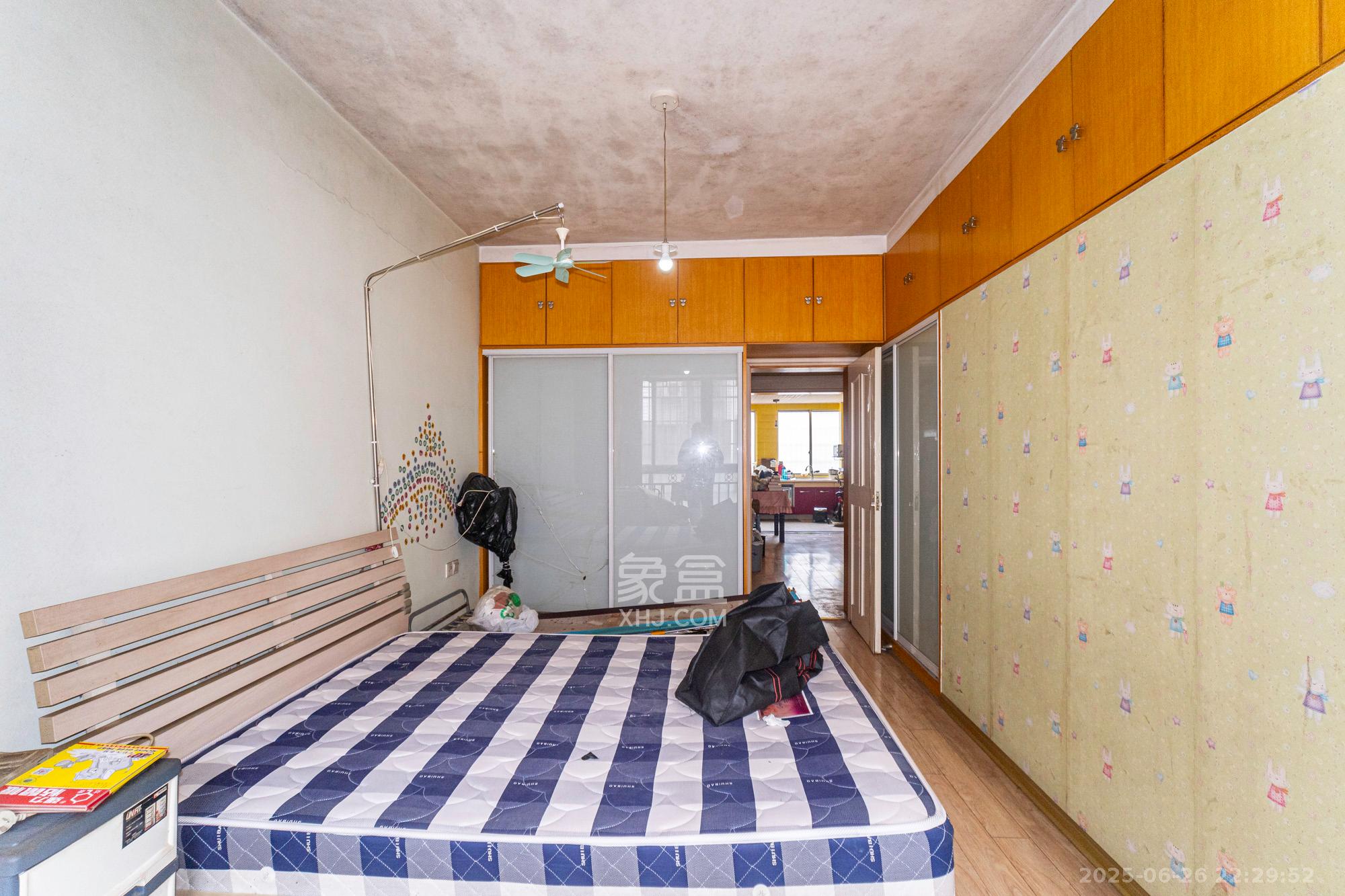 湘绣城  2室2厅1卫    28.8万卧室