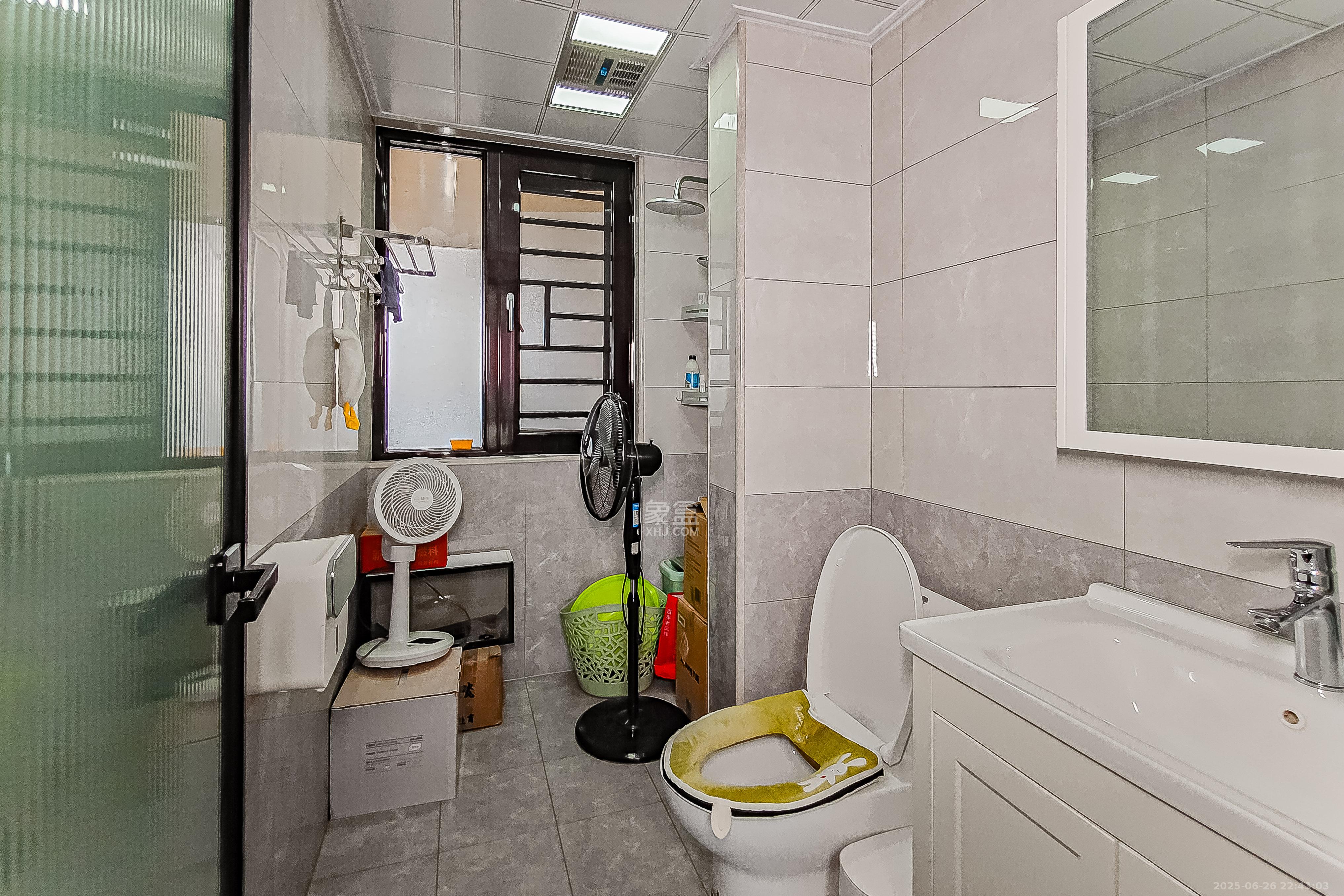 华润置地广场二期  3室2厅2卫    89.8万 华润置地广场二期  3室2厅2卫    89.8万卫生间