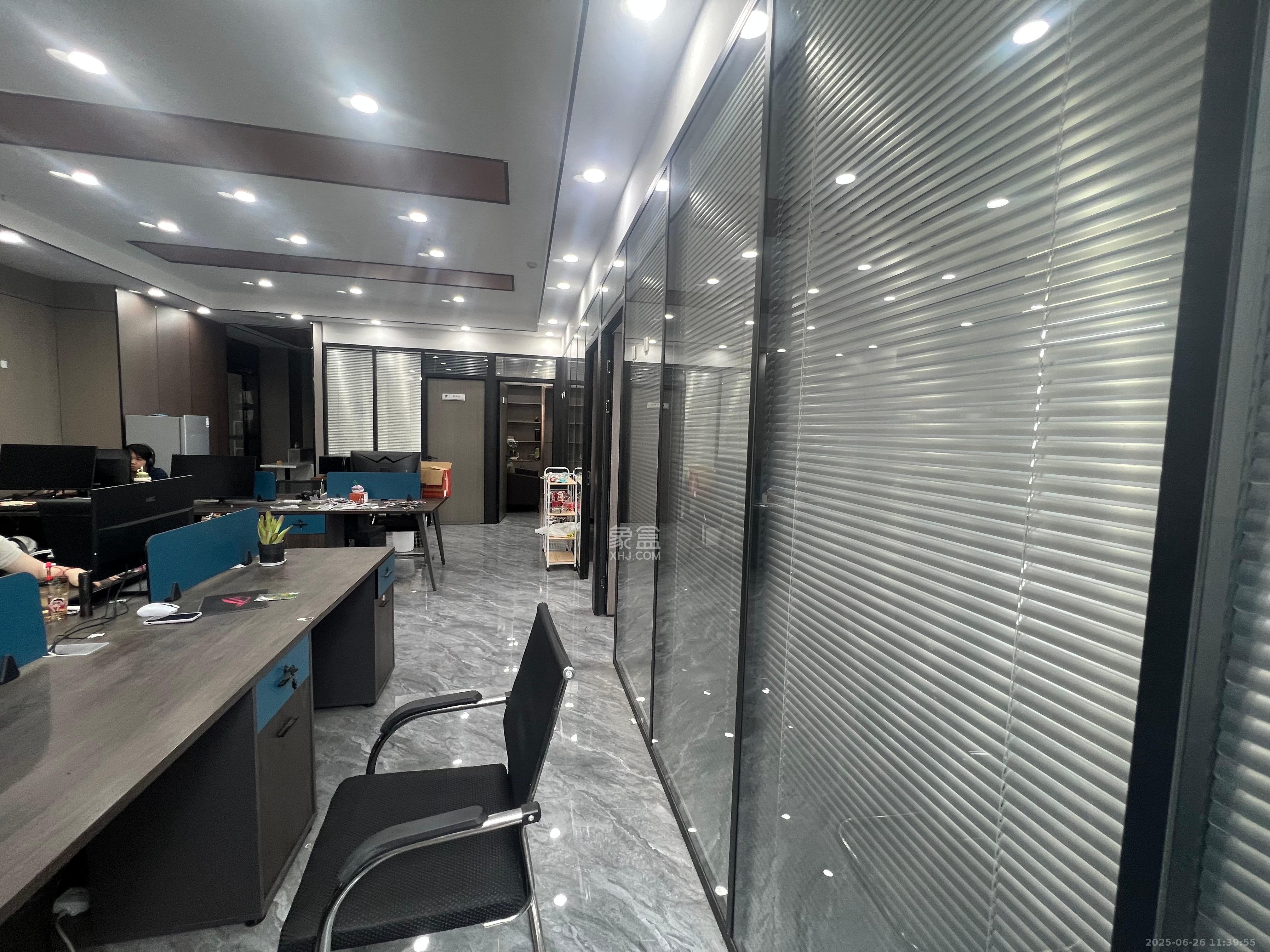 华润置地广场二期 3室1厅1卫 8800.0元/月 华润置地广场二期 3室1厅1卫 8800.0元/月室内图