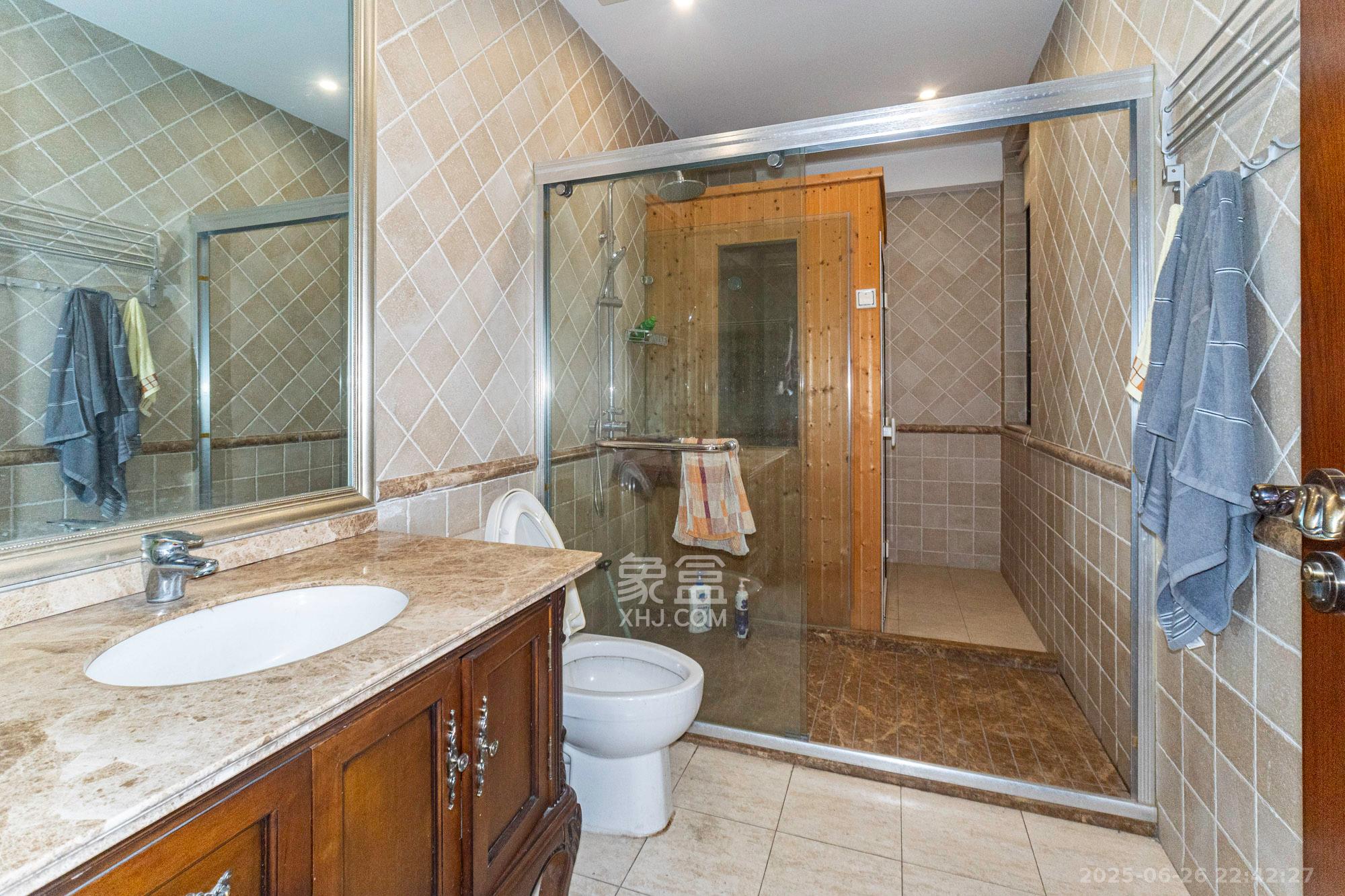 湘龙家园  6室3厅4卫    1048.0万 湘龙家园  6室3厅4卫    1048.0万卫生间