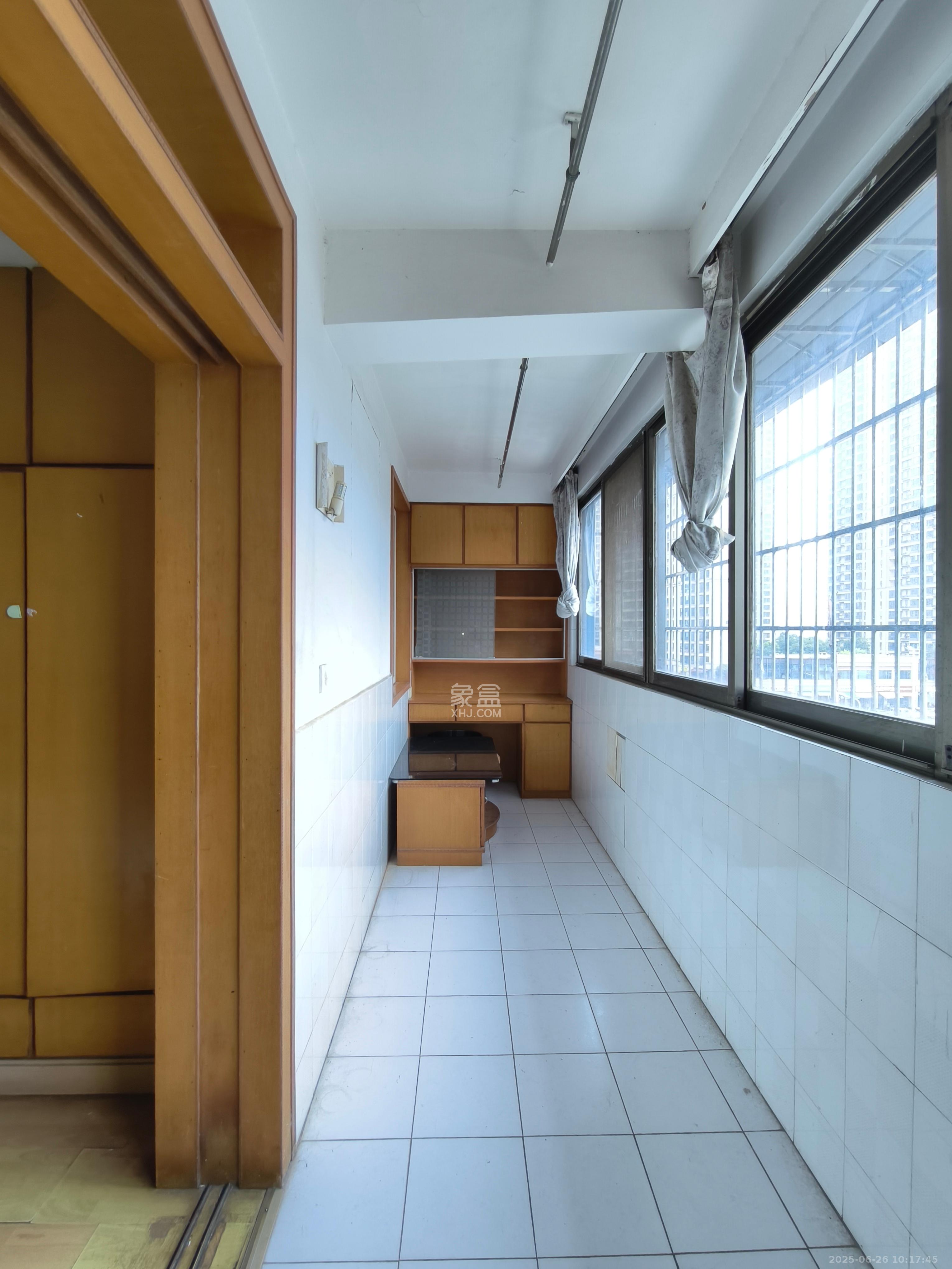 岳银小区（一二三五村）  3室2厅2卫    2200.0元/月室内图