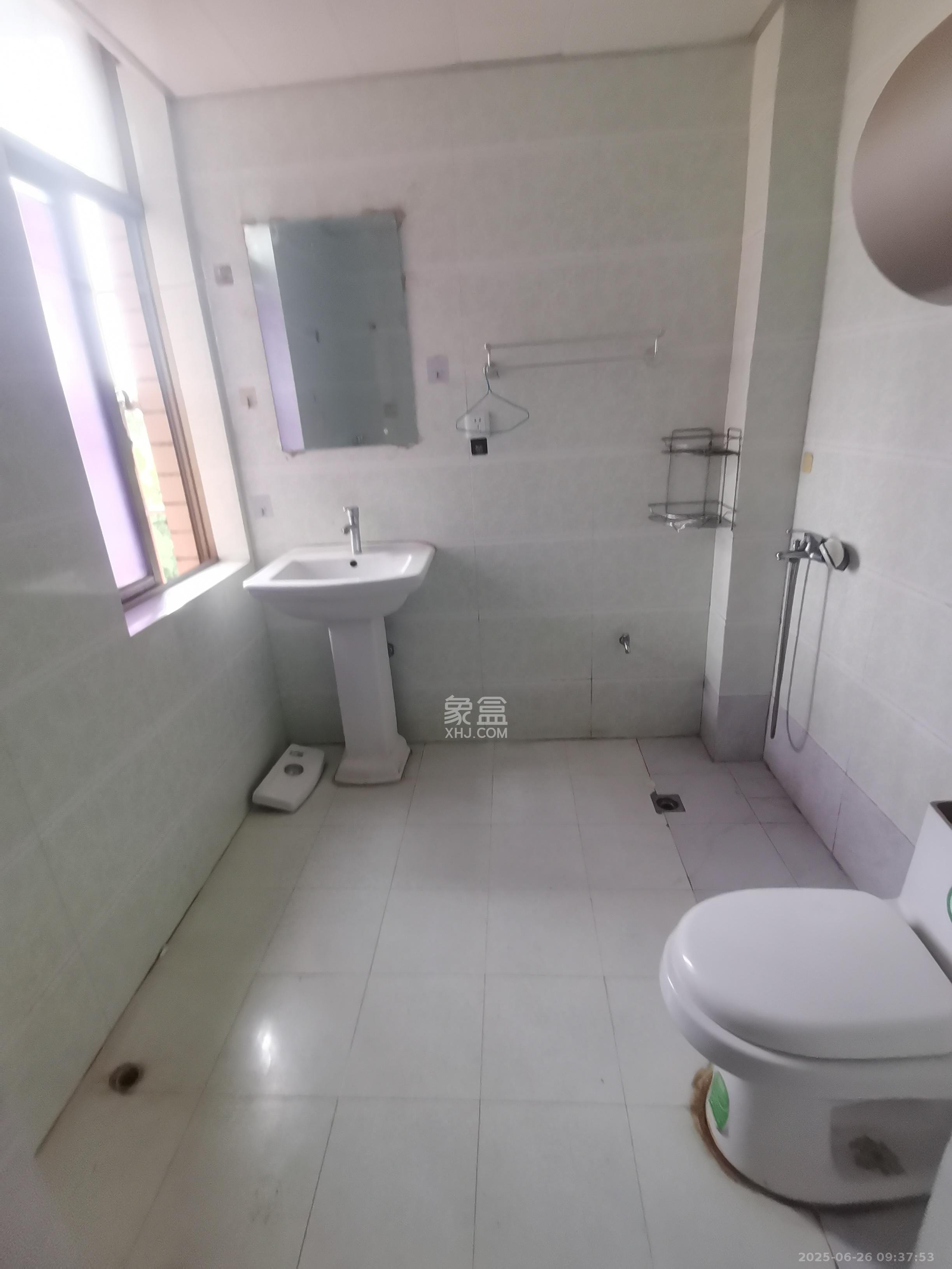 荷叶小区 2室2厅1卫 1050.0元/月 荷叶小区 2室2厅1卫 1050.0元/月室内图