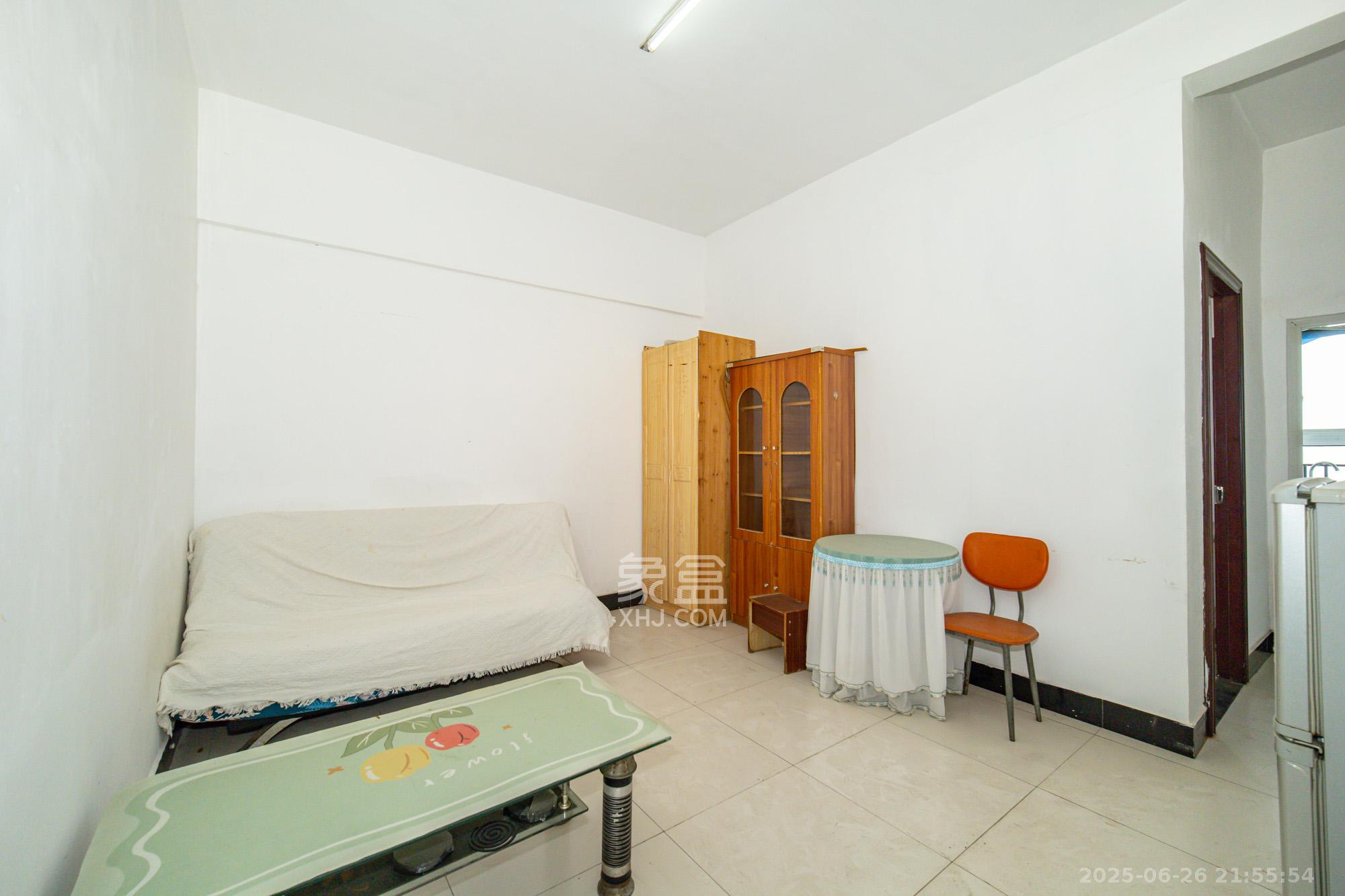 香槟小镇(香槟花苑）  1室1厅1卫    19.8万客厅