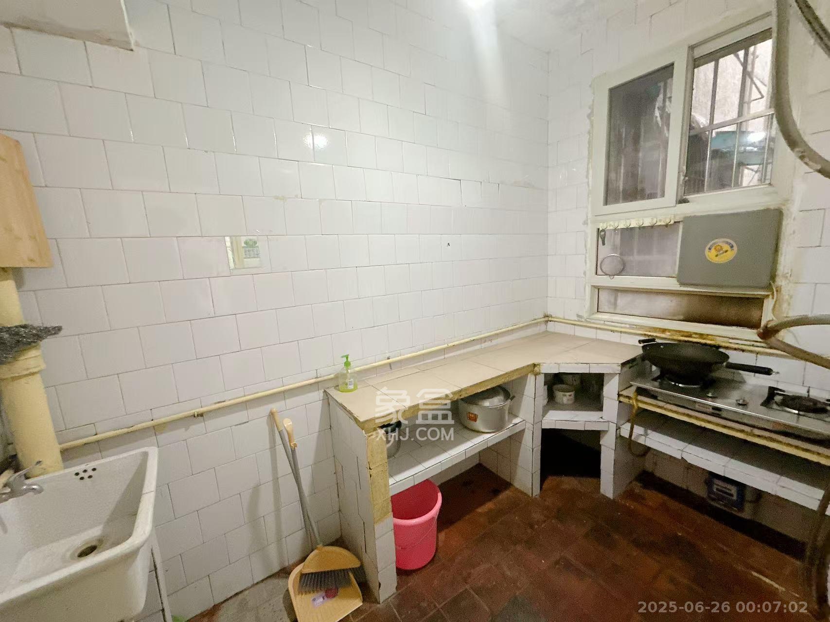 吉景小区 3室1厅1卫 1600.0元/月 吉景小区 3室1厅1卫 1600.0元/月室内图