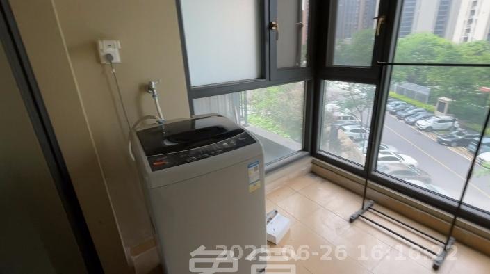 万科魅力之城锋镜里  3室2厅2卫   2500.00元/月室内图