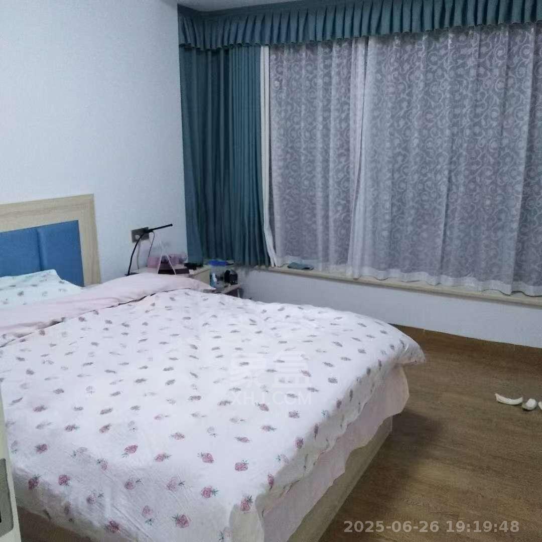 金轮翡翠名园  3室2厅1卫   1800.00元/月室内图