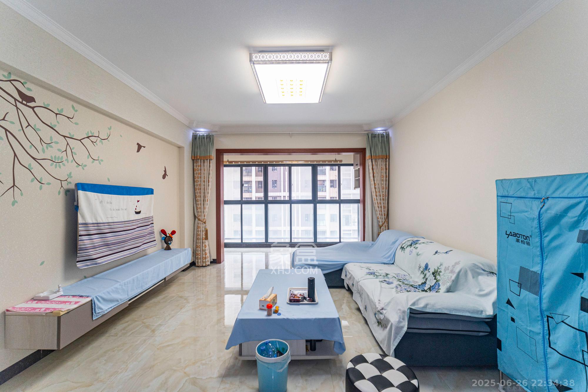 蓝山郡 3室2厅2卫 91.8万 蓝山郡 3室2厅2卫 91.8万客厅