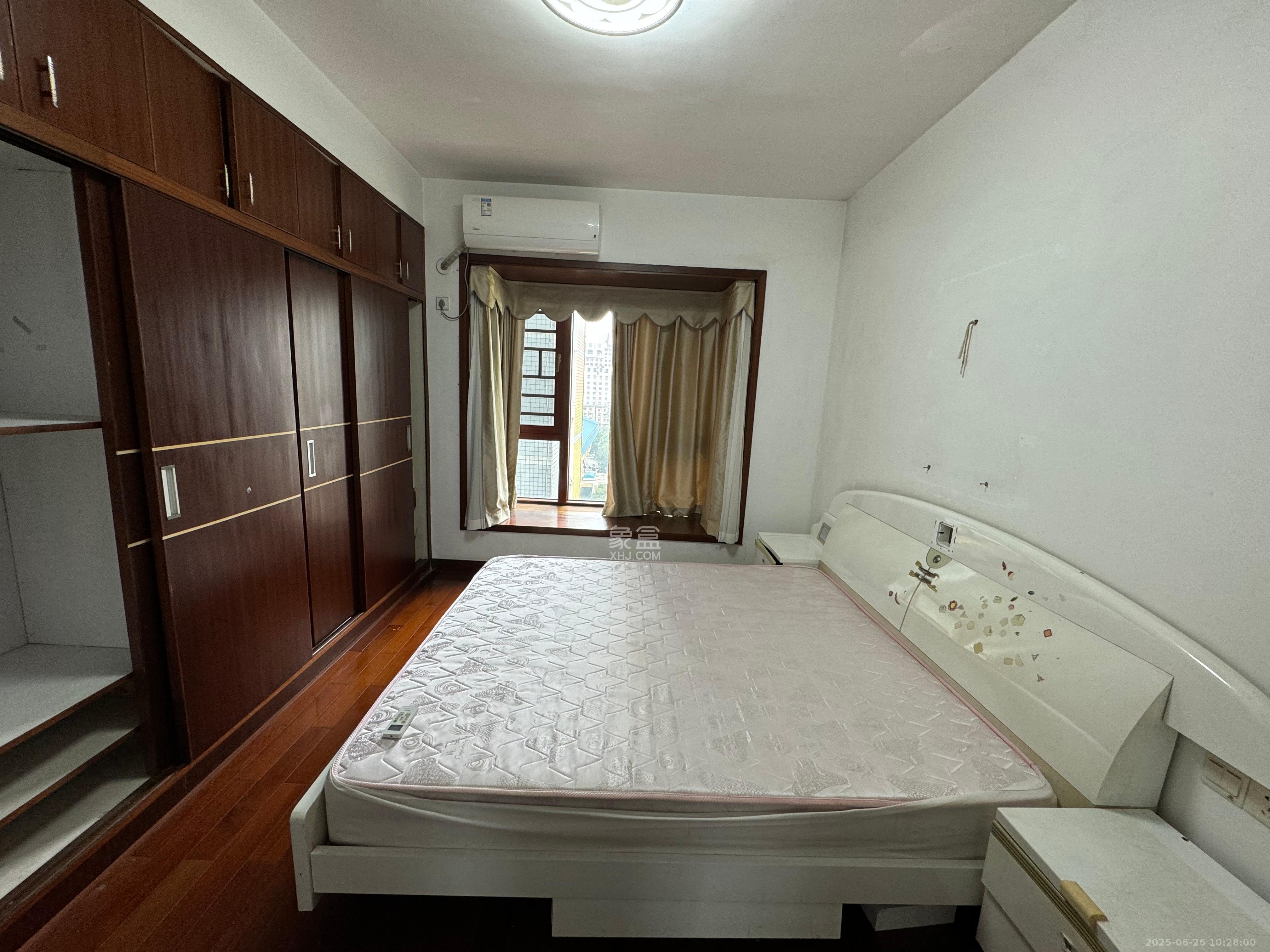 奥克大厦  4室2厅2卫    4000.0元/月 奥克大厦  4室2厅2卫    4000.0元/月室内图