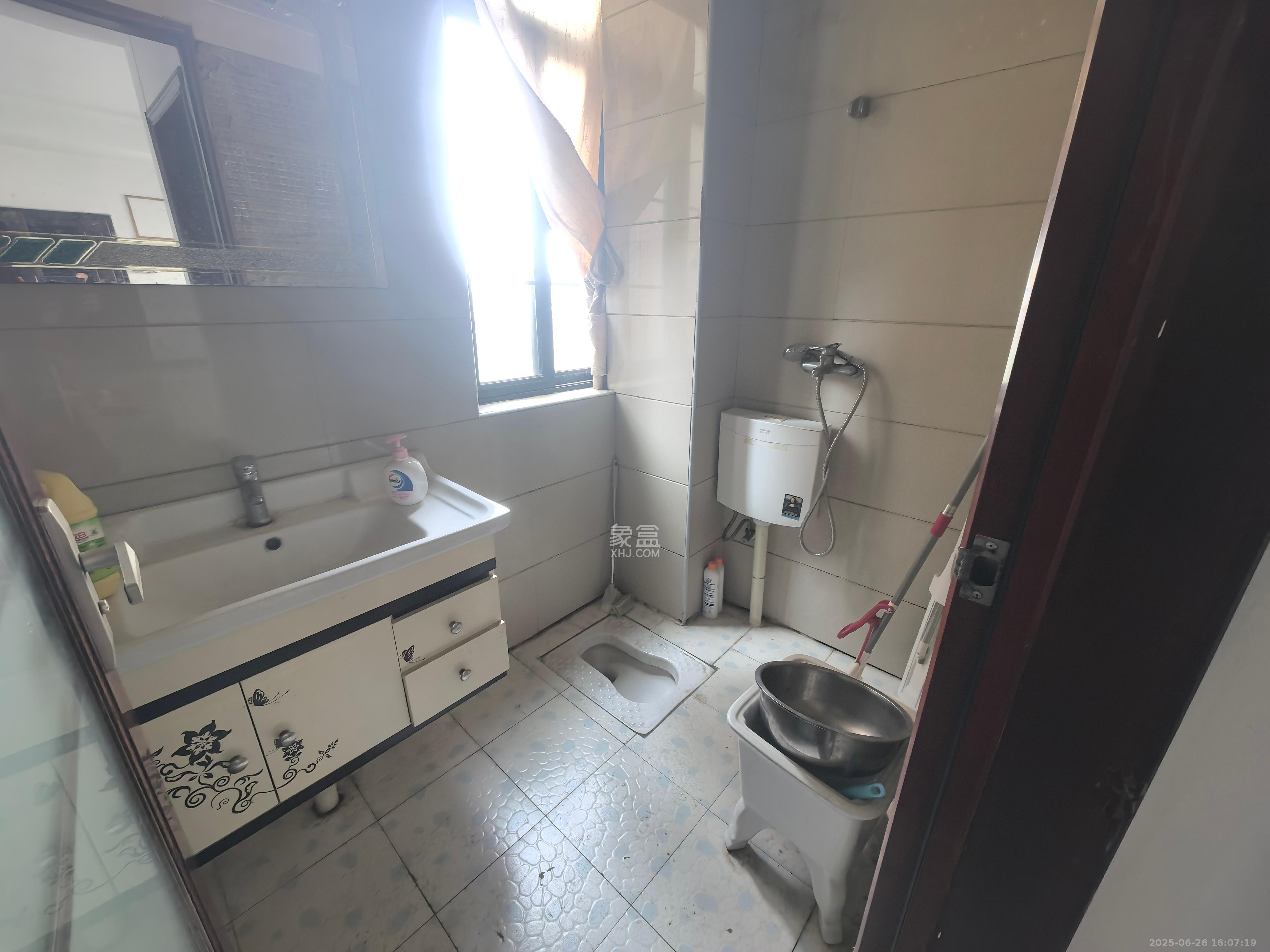 沁园春御院  1室2厅2卫   2600.00元/月室内图