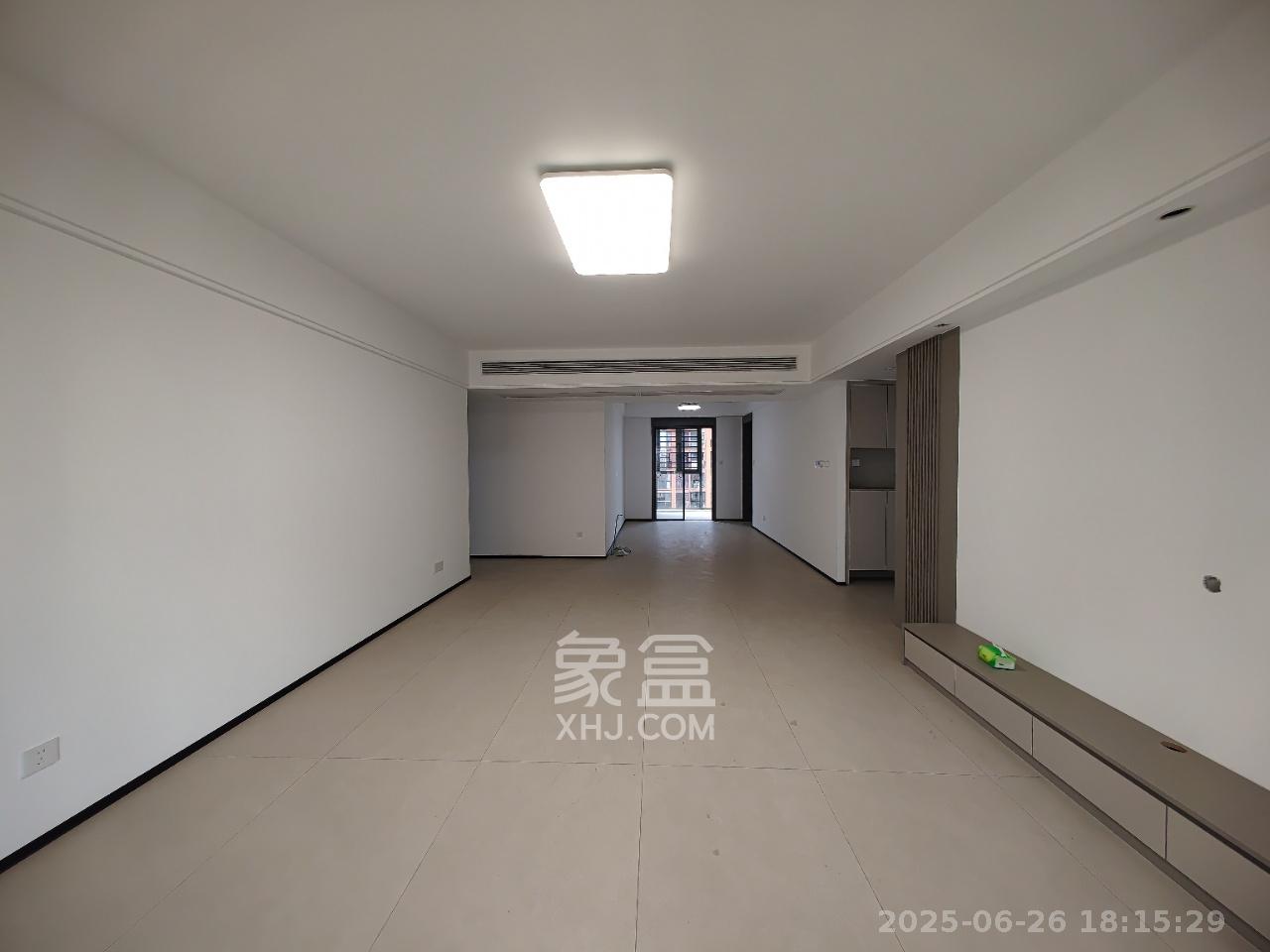 鑫远和城（一、二期）  4室2厅2卫   3200.00元/月