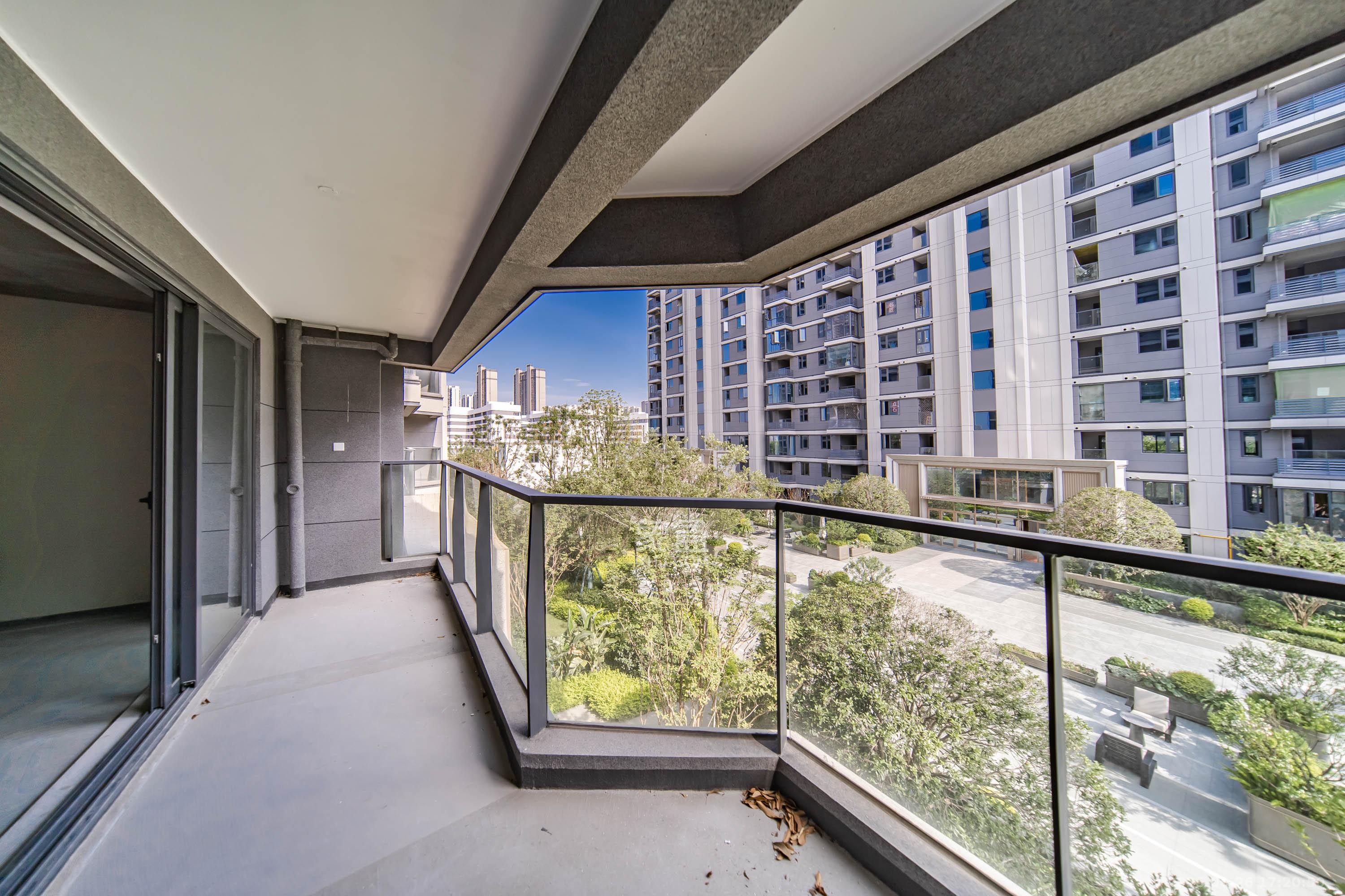 华润置地洋湖天序  4室2厅2卫    188.0万 华润置地洋湖天序  4室2厅2卫    188.0万阳台