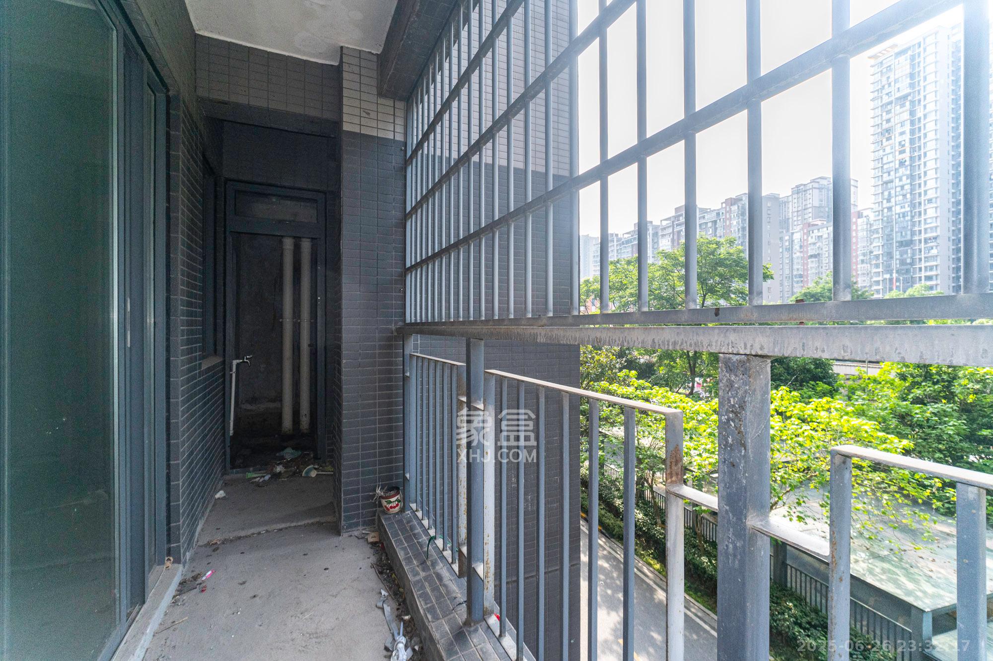 恒基凯旋门一二期 3室2厅1卫 155.98万 恒基凯旋门一二期 3室2厅1卫 155.98万阳台