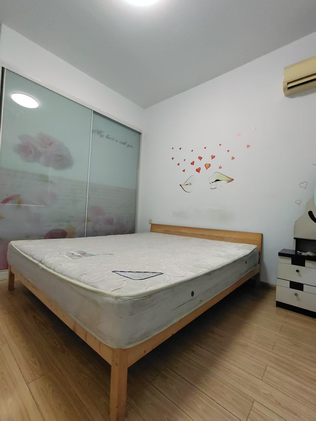 博达江洲花园  2室1厅1卫    1500.0元/月 博达江洲花园  2室1厅1卫    1500.0元/月室内图