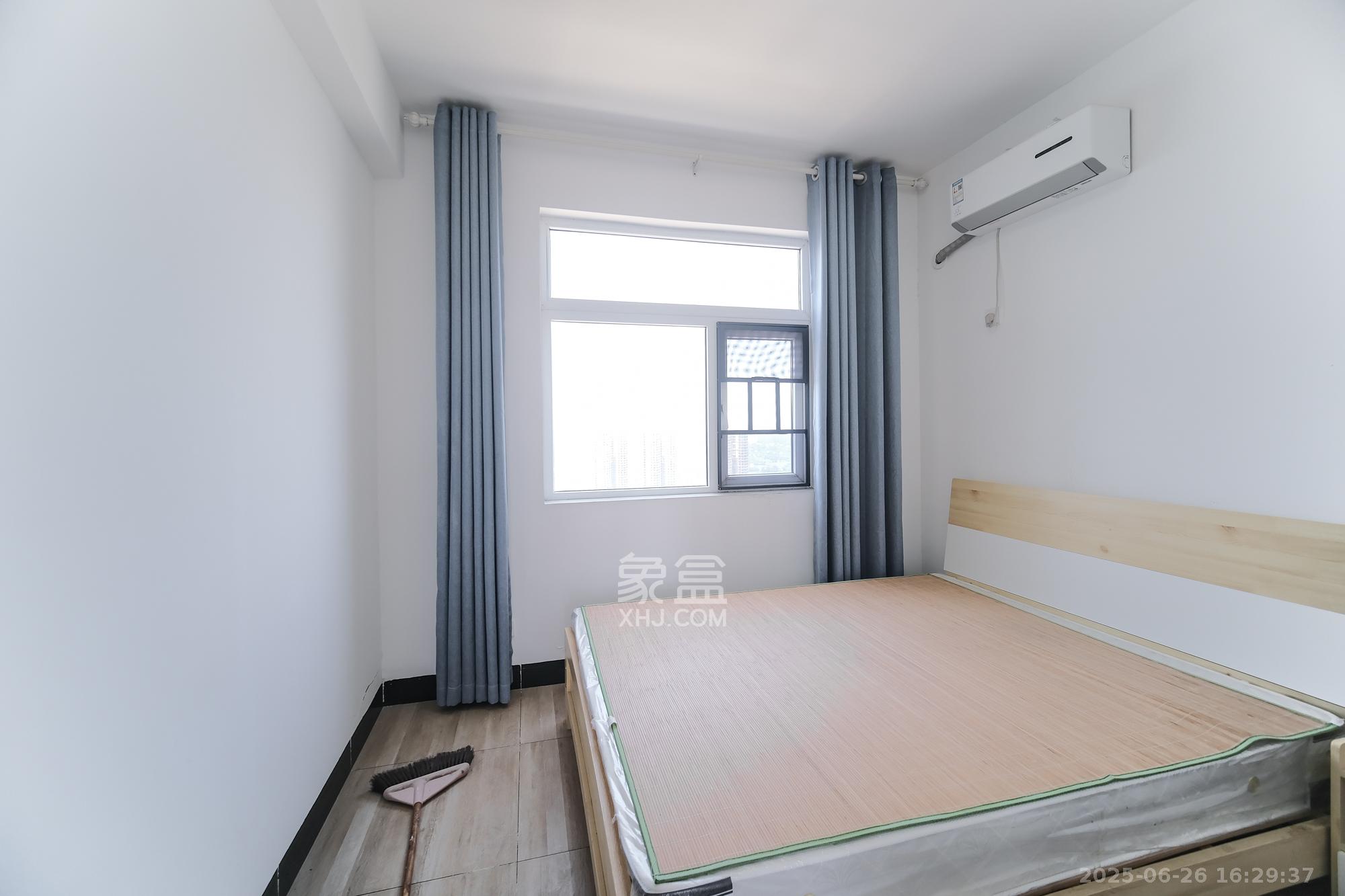 和悦城(蟠龙景苑)  3室2厅2卫    62.0万卧室