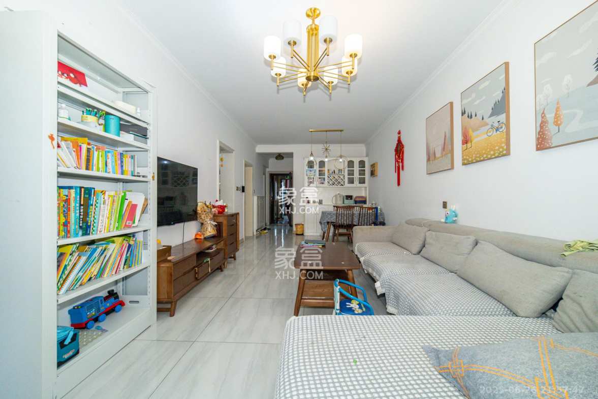 金科时代中心  3室2厅1卫    72.0万 金科时代中心  3室2厅1卫    72.0万客厅