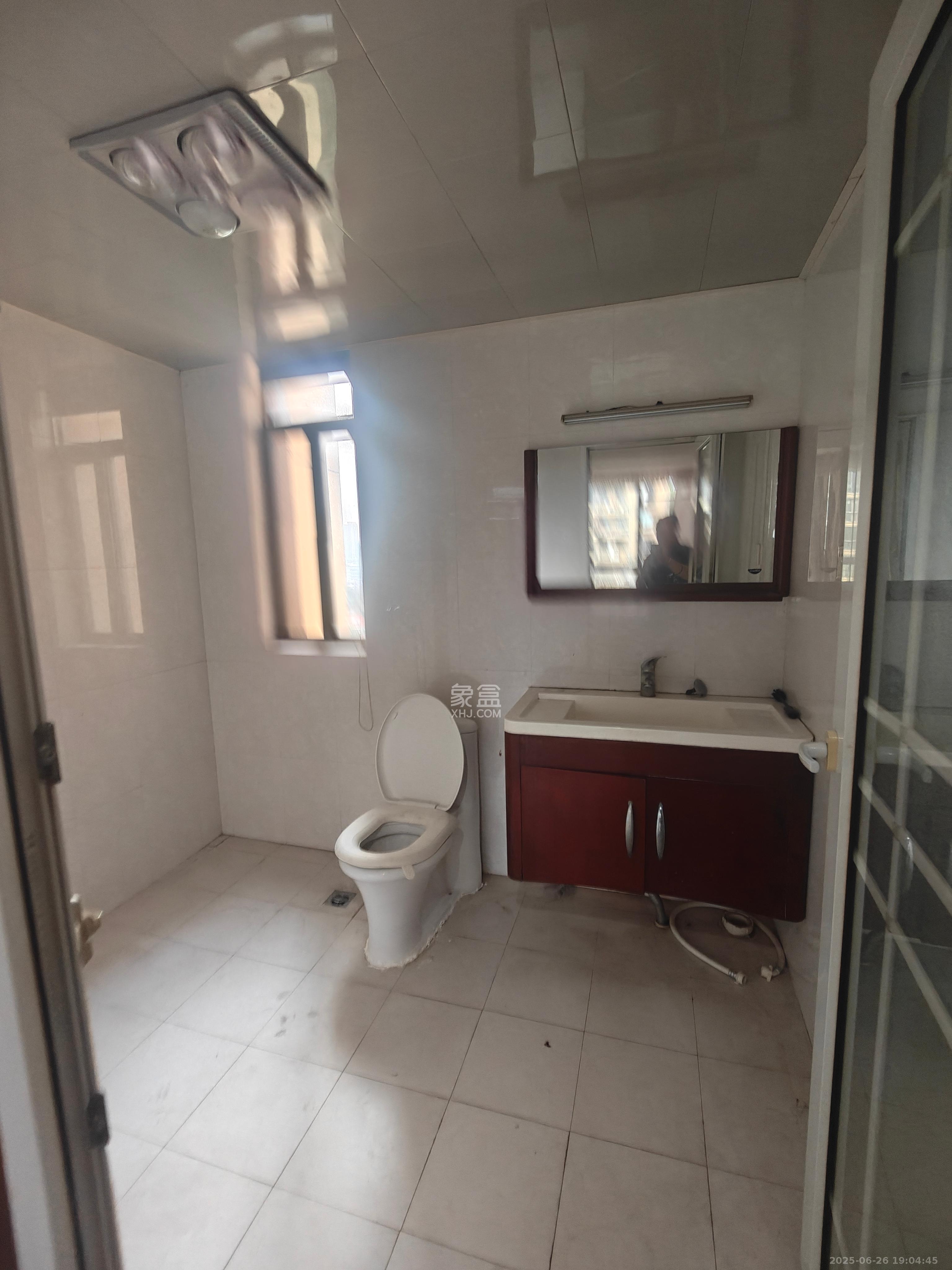 金色比华利 3室2厅2卫 2500.0元/月 金色比华利 3室2厅2卫 2500.0元/月室内图