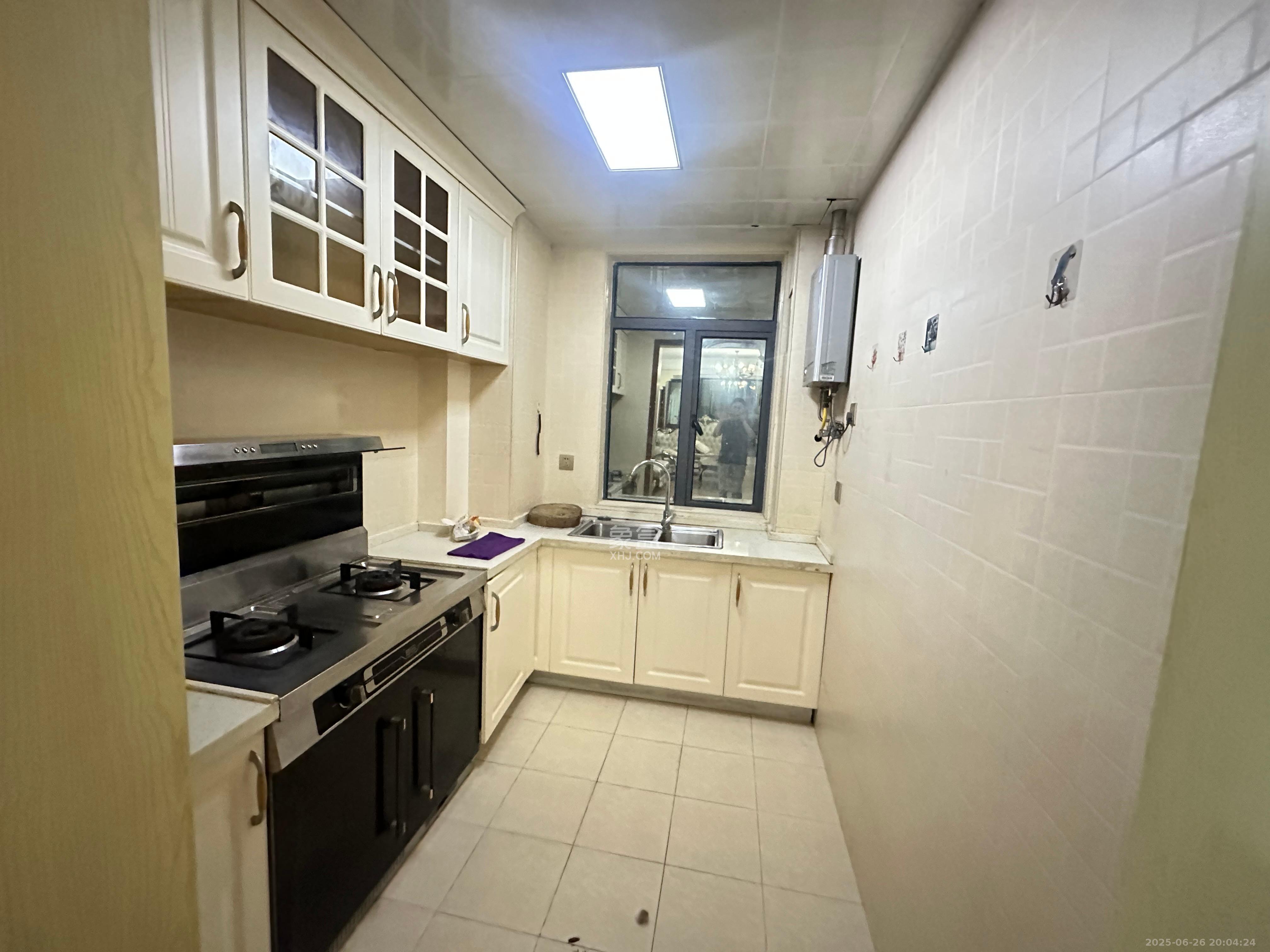 悦湖山 3室2厅2卫 2500.0元/月 悦湖山 3室2厅2卫 2500.0元/月室内图