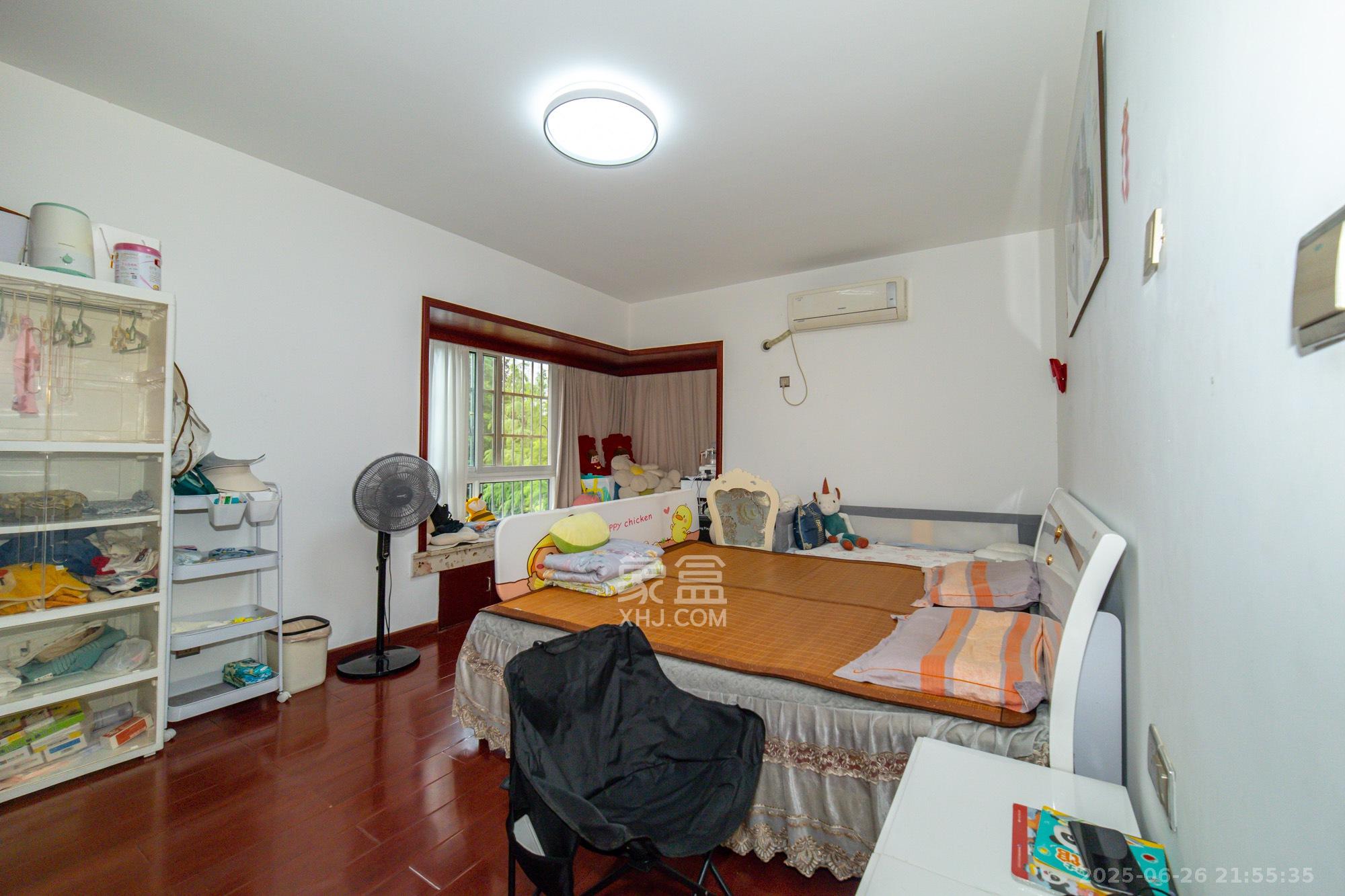 香槟小镇(香槟花苑) 3室2厅1卫 55.8万 香槟小镇(香槟花苑) 3室2厅1卫 55.8万卧室