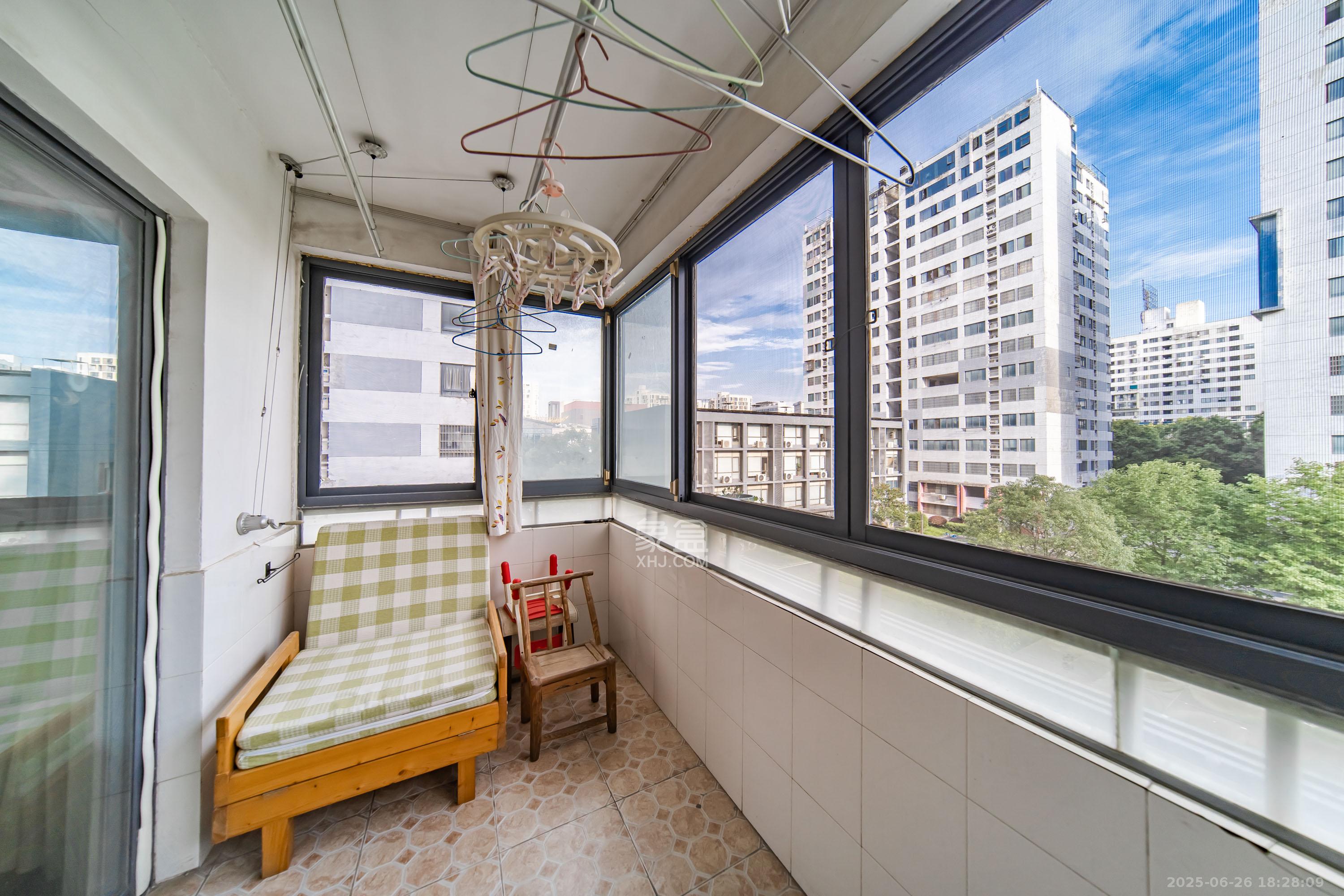 阳光100一期、四五期  4室2厅2卫    103.8万 阳光100一期、四五期  4室2厅2卫    103.8万阳台