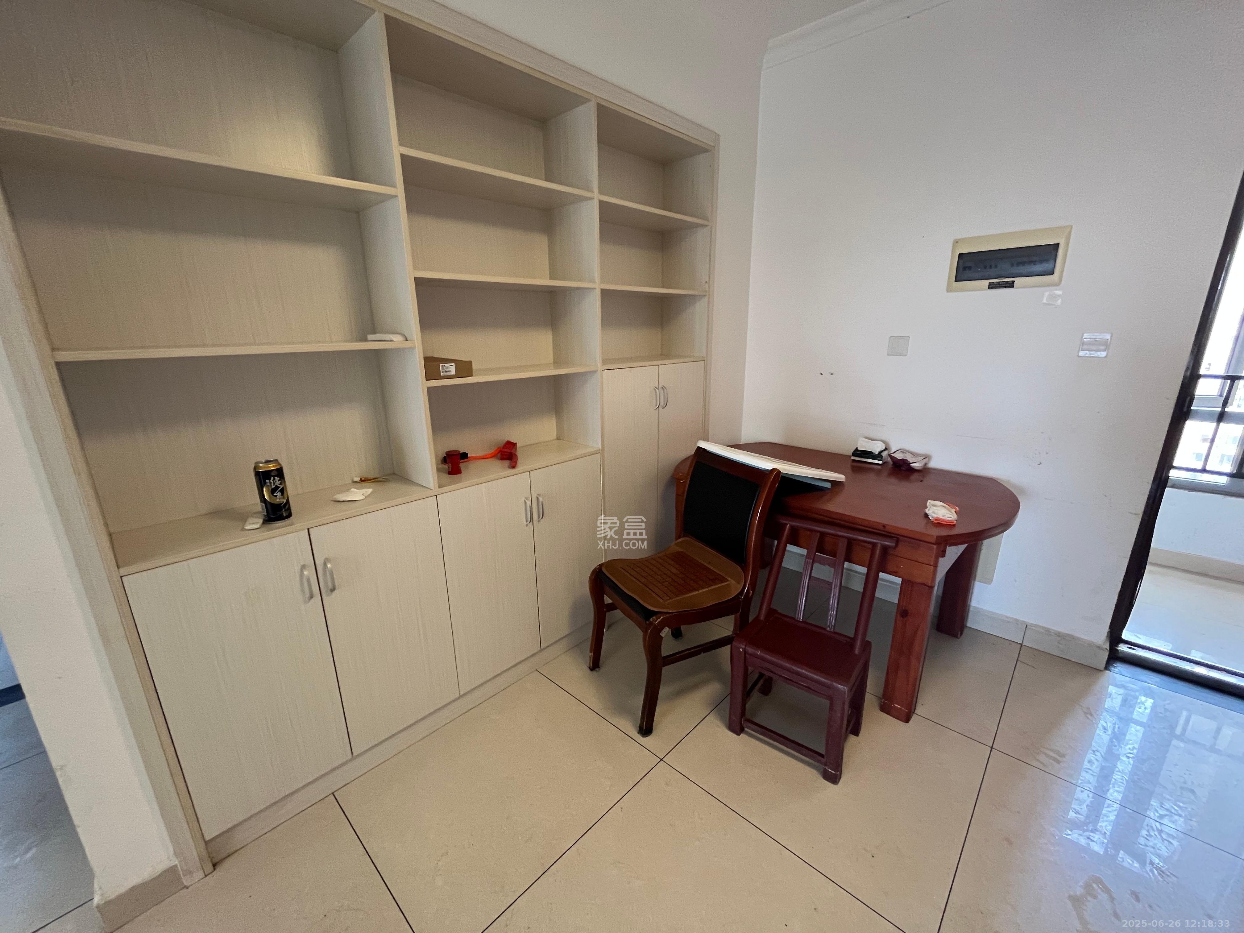 钱隆世家 2室2厅1卫 2000.0元/月 钱隆世家 2室2厅1卫 2000.0元/月室内图