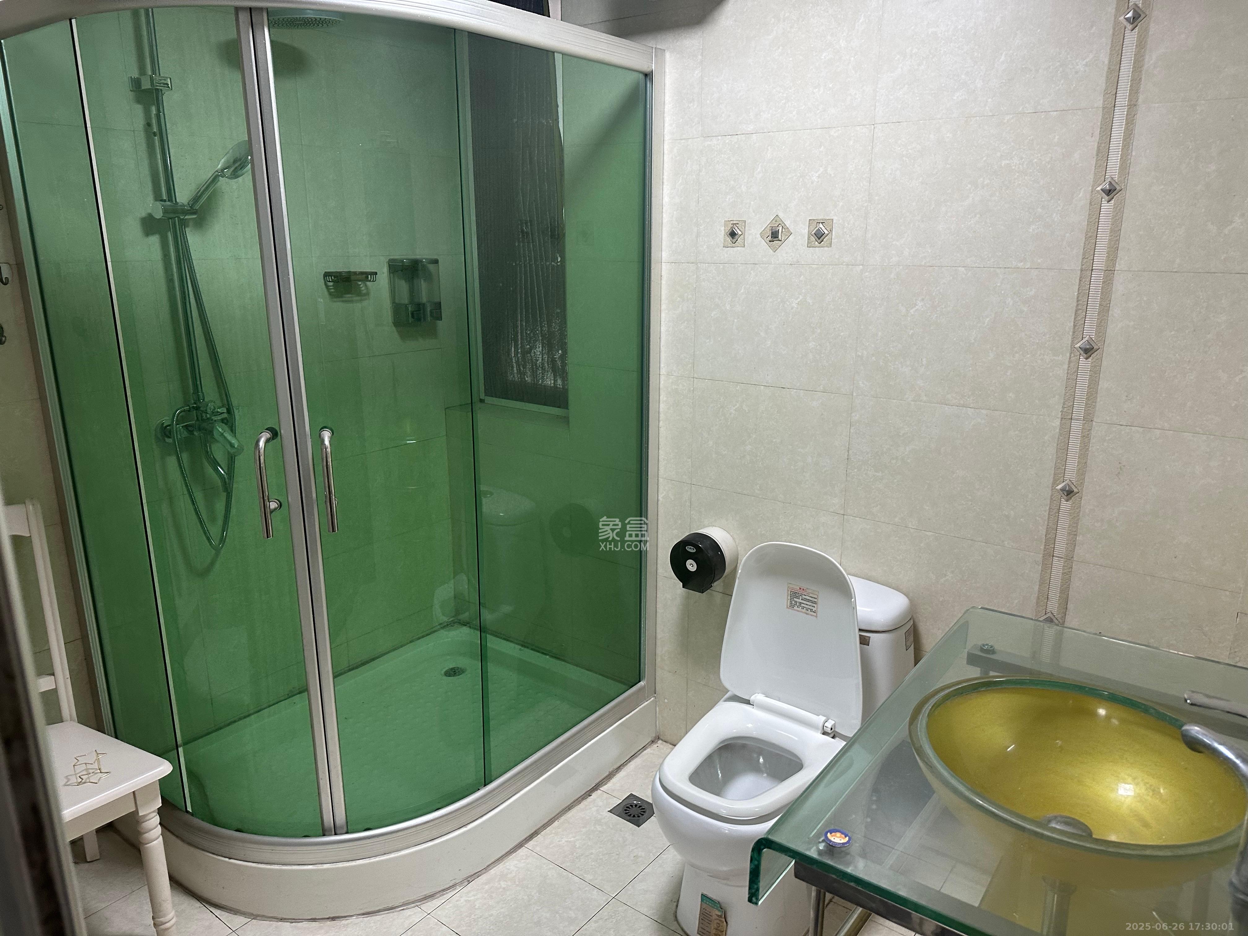 怡人园小区  2室2厅2卫   2600.00元/月室内图