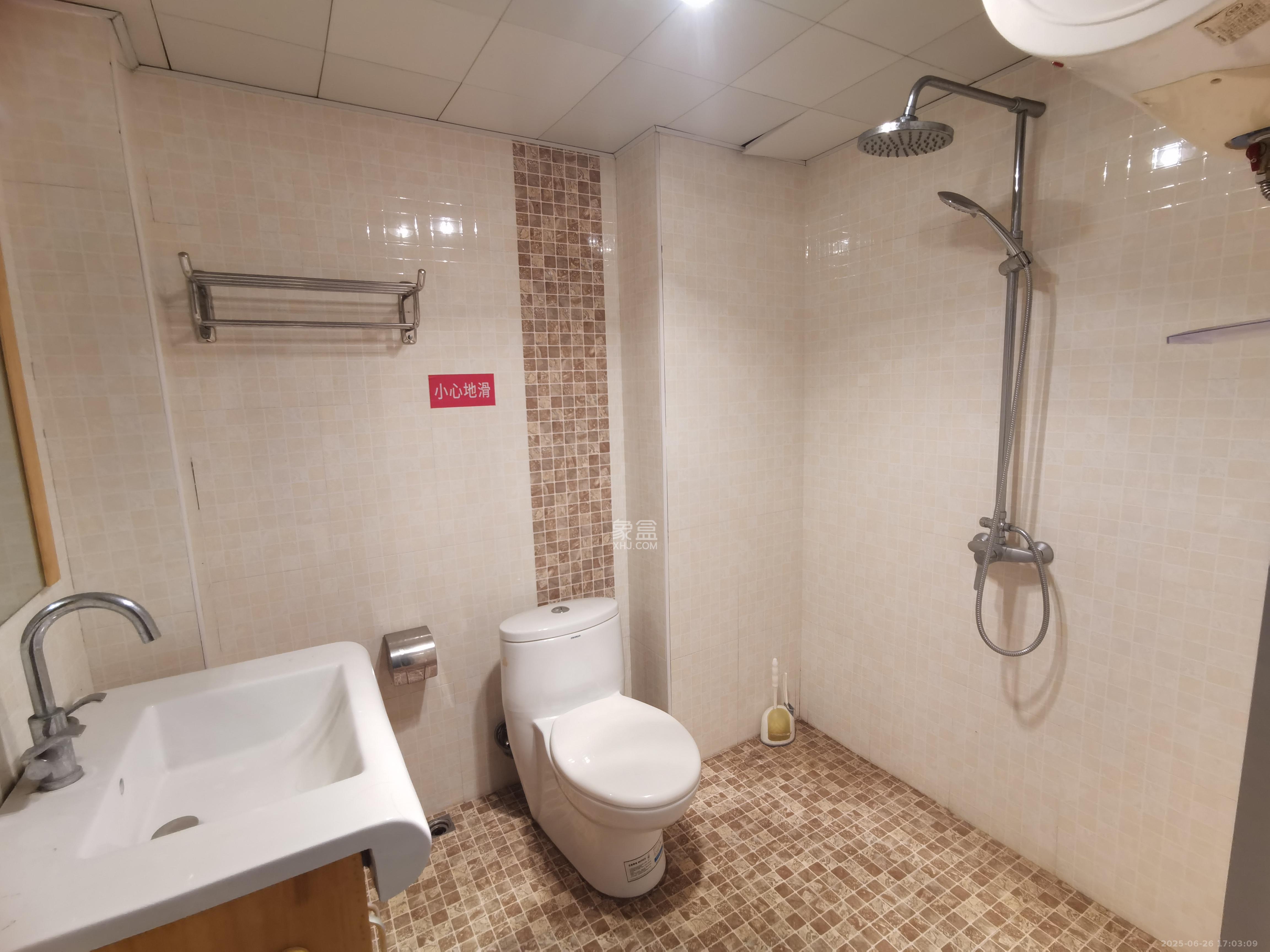 奋飞一百小区 4室2厅2卫 35.0万 奋飞一百小区 4室2厅2卫 35.0万室内图