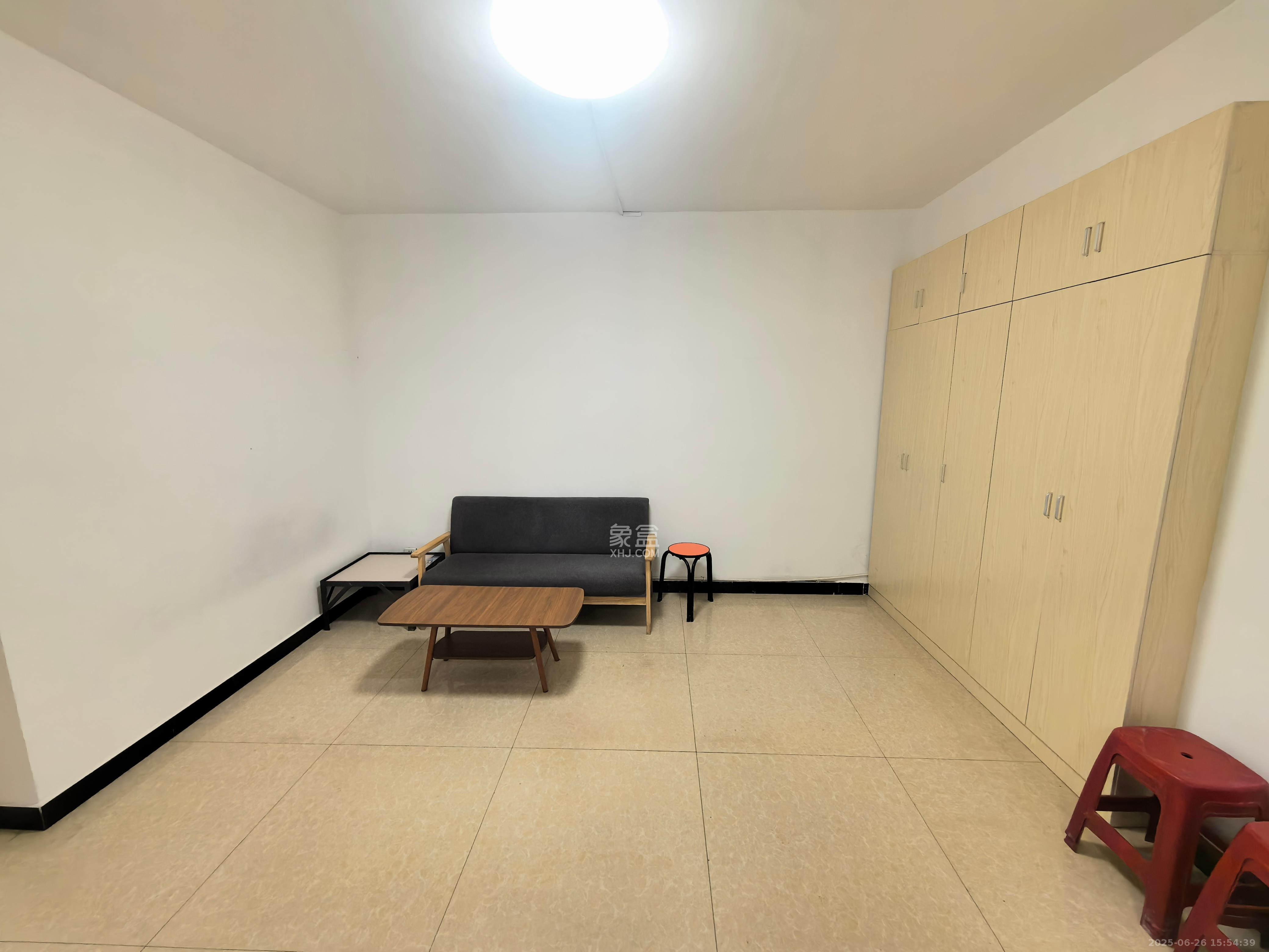 郁金香小区  3室2厅1卫    1800.0元/月 郁金香小区  3室2厅1卫    1800.0元/月