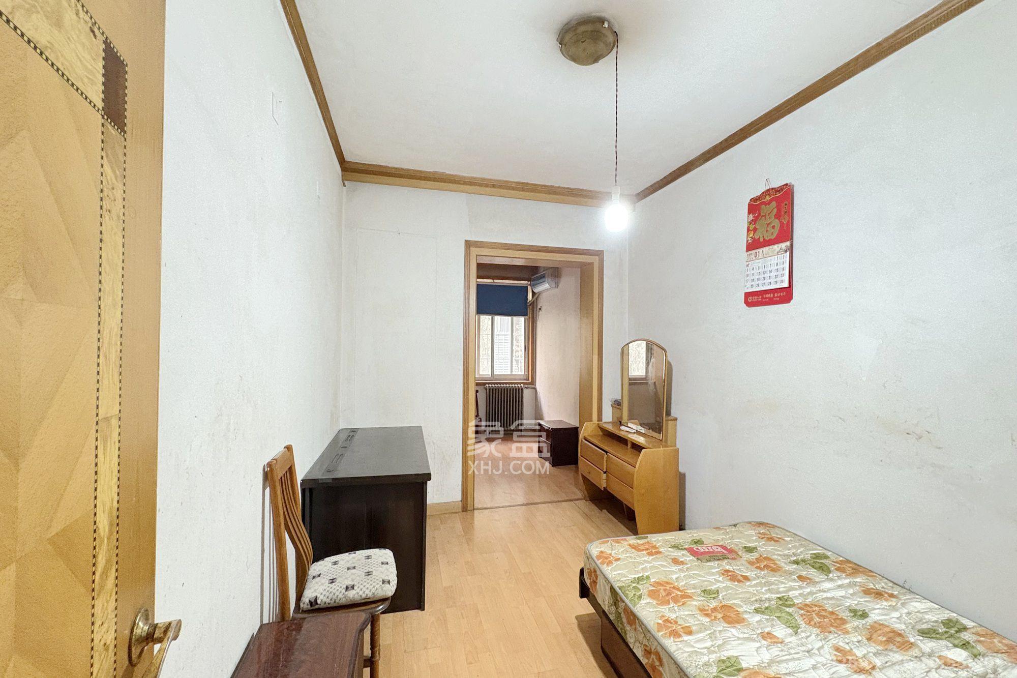 文艺新村  3室1厅1卫   2500.00元/月室内图
