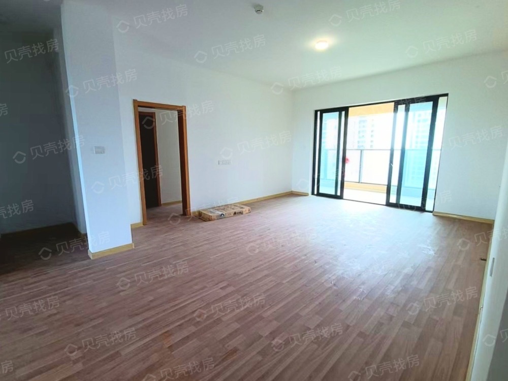 融创海口一号 4室2厅3卫 430.0万 融创海口一号 4室2厅3卫 430.0万客厅