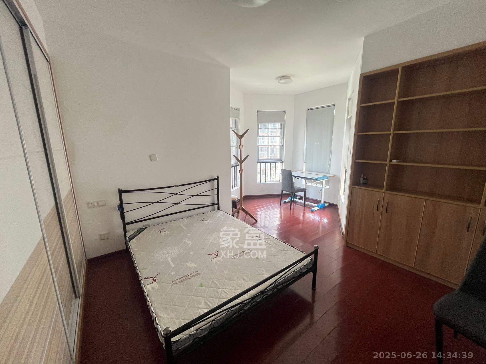 嘉盛华庭(一期、二期、三期)  3室2厅1卫    2300.0元/月 嘉盛华庭(一期、二期、三期)  3室2厅1卫    2300.0元/月室内图