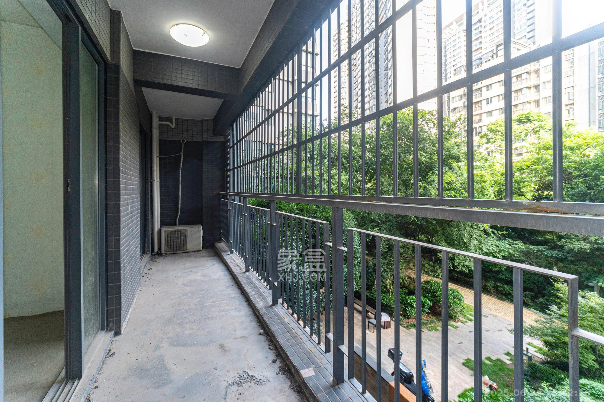 恒基凯旋门一二期 3室2厅1卫 155.98万 恒基凯旋门一二期 3室2厅1卫 155.98万阳台