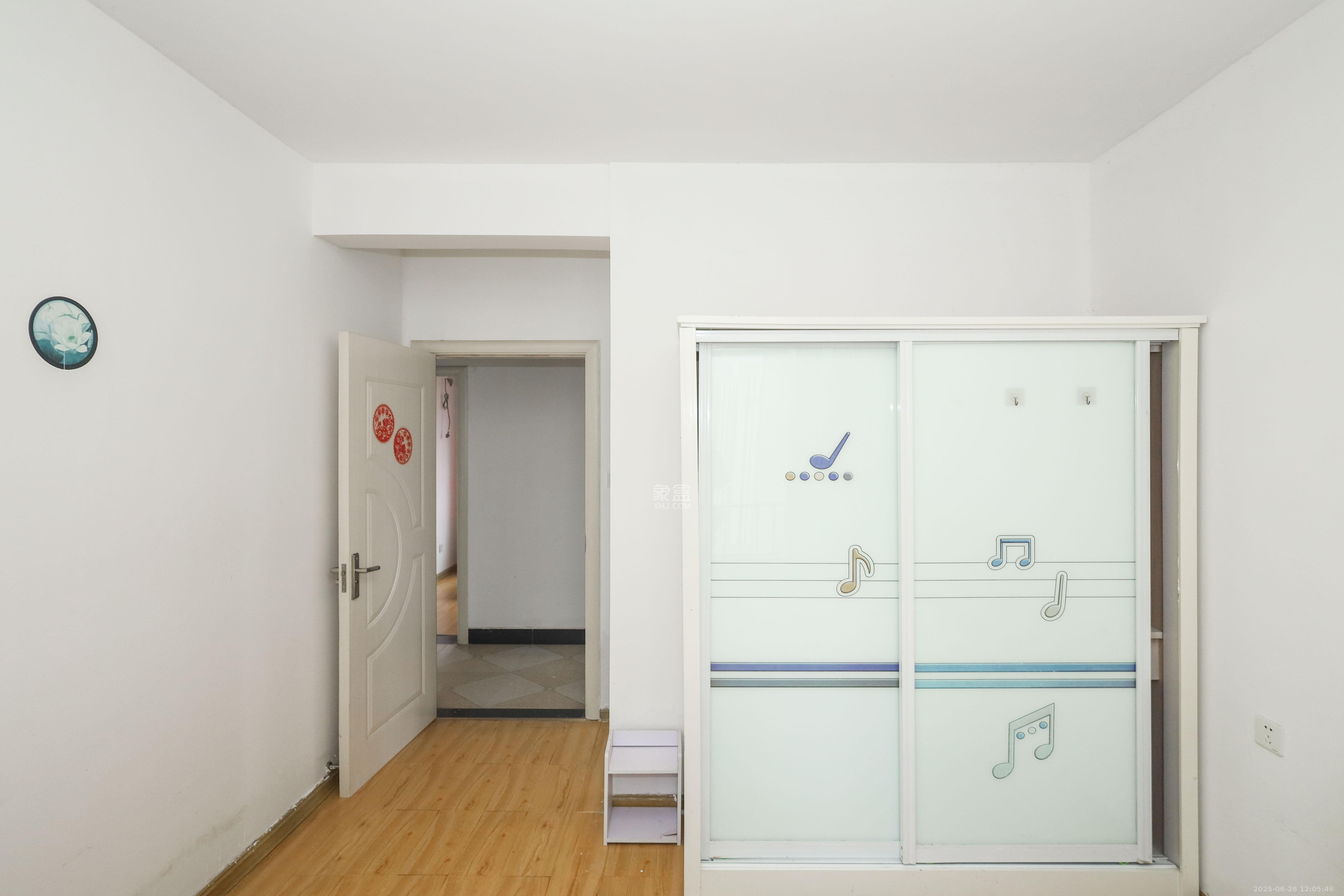 惠天然梅岭国际  3室2厅2卫    130.0万卧室