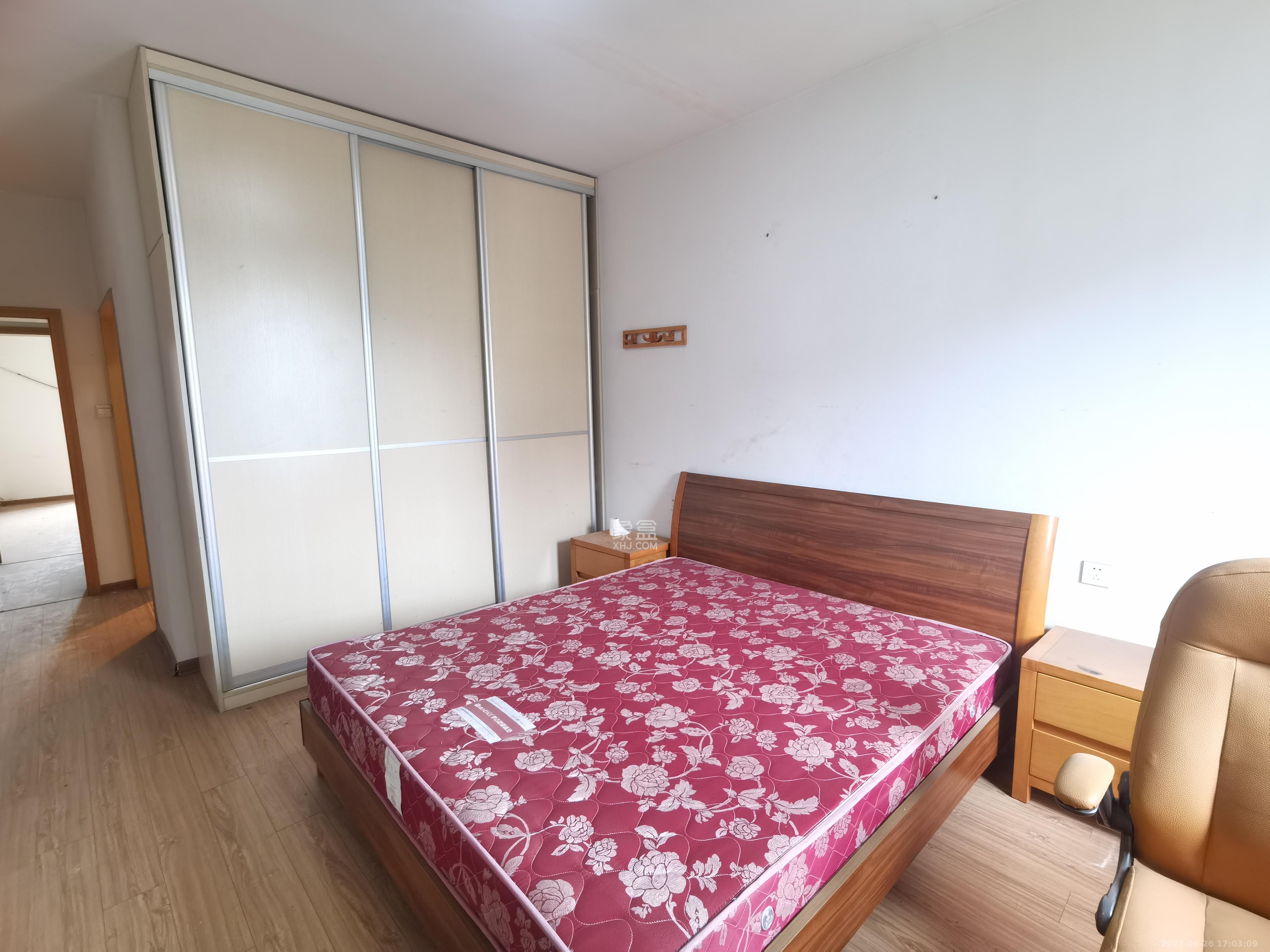 奋飞一百小区 4室2厅2卫 35.0万 奋飞一百小区 4室2厅2卫 35.0万室内图