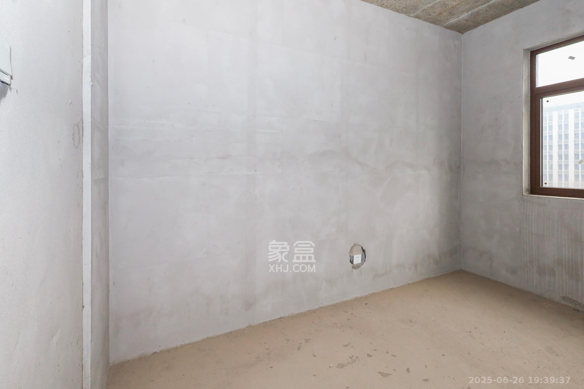 阳光丽城二期  4室2厅2卫   258.00万卧室