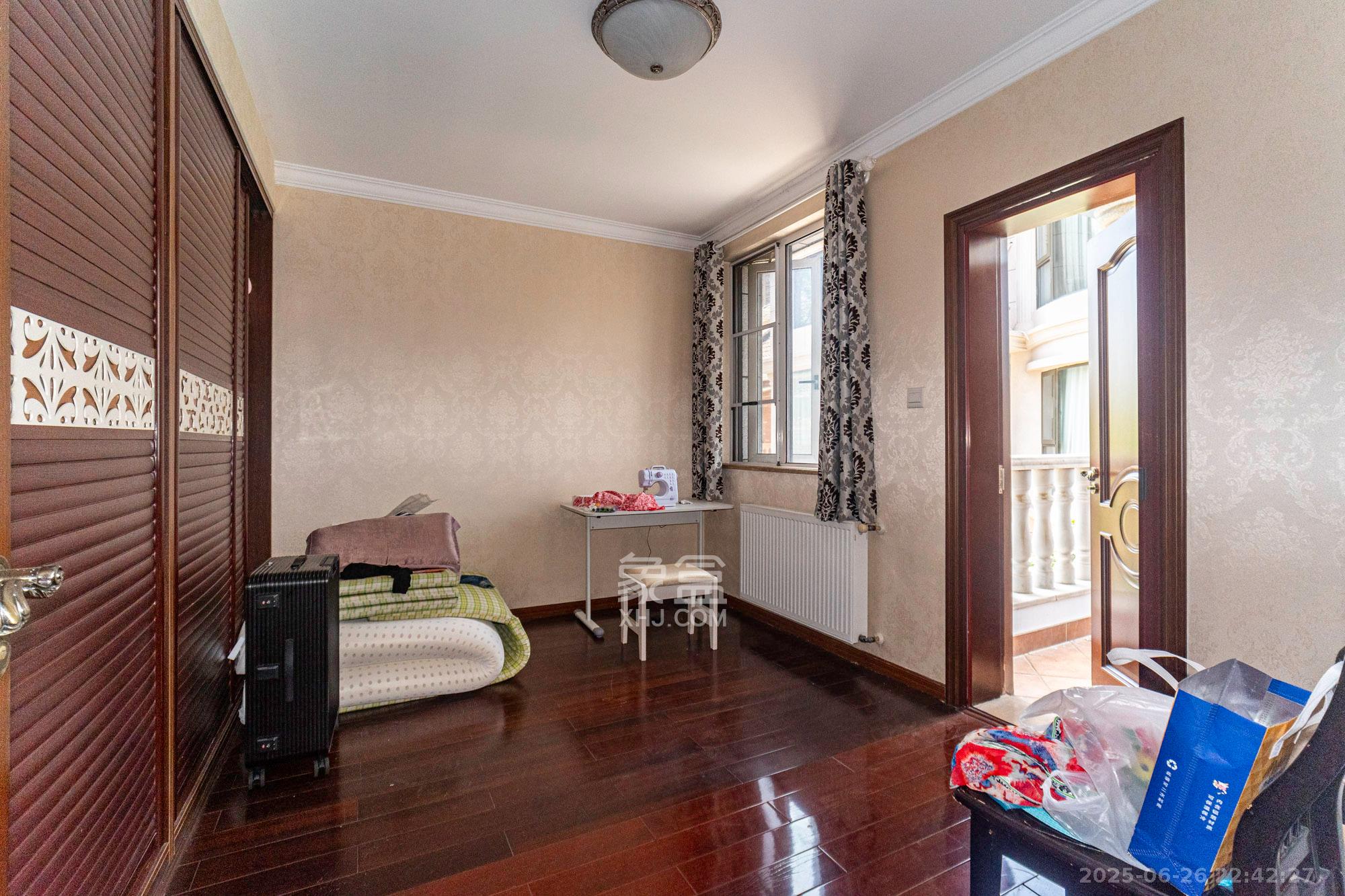 湘龙家园  6室3厅4卫    1048.0万 湘龙家园  6室3厅4卫    1048.0万卧室