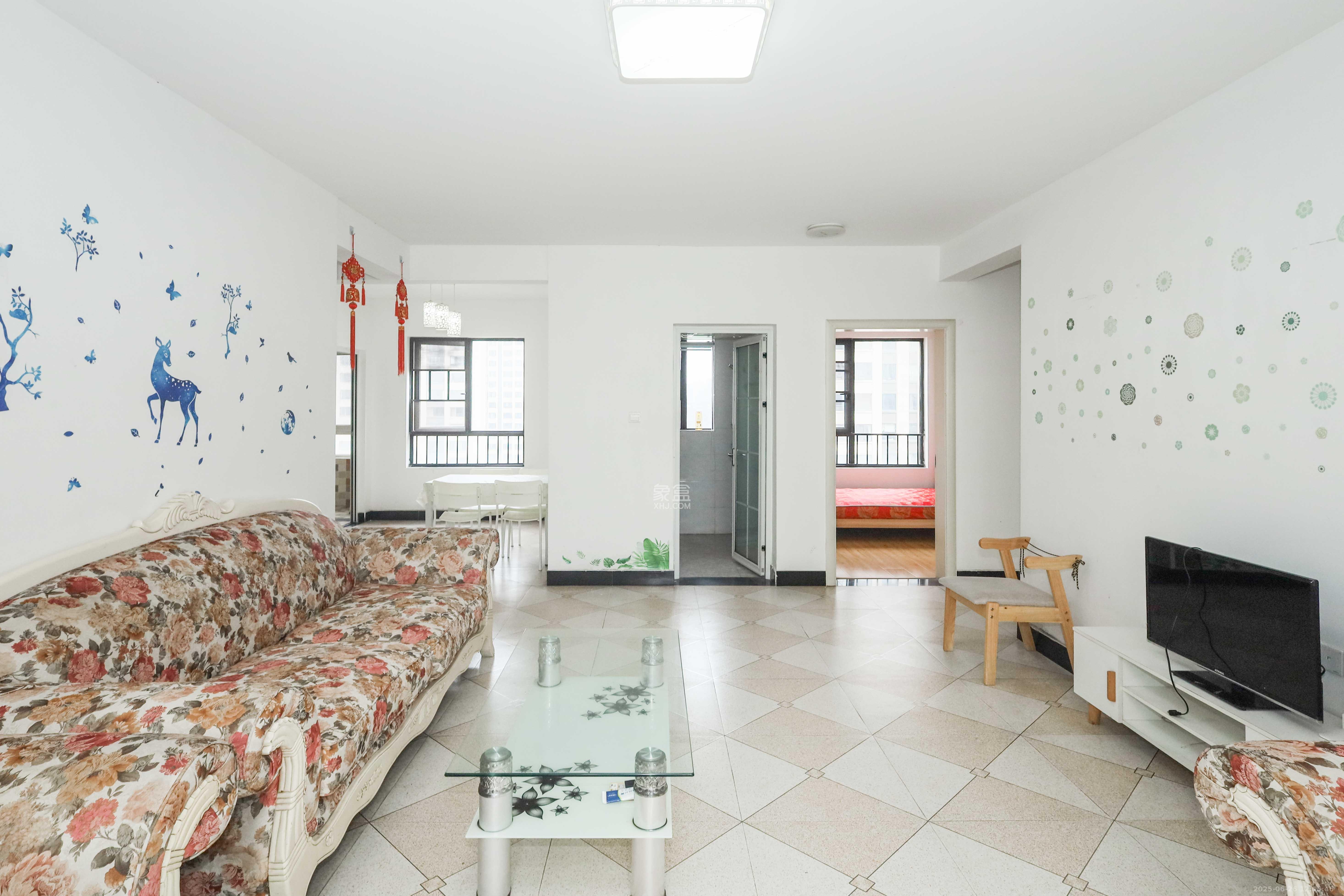 惠天然梅岭国际 3室2厅2卫 130.0万 惠天然梅岭国际 3室2厅2卫 130.0万客厅