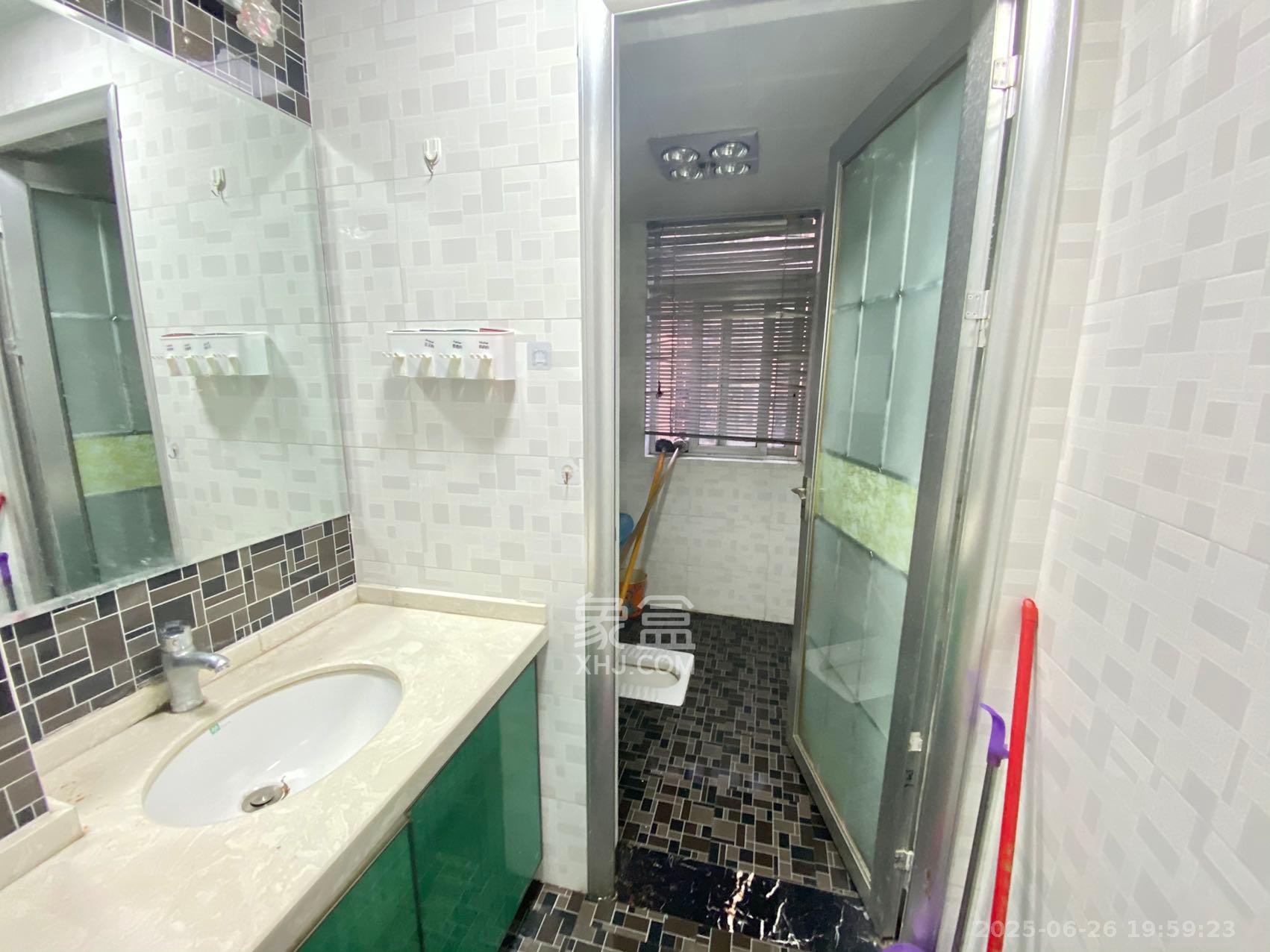 东方航标  3室2厅2卫   2000.00元/月室内图