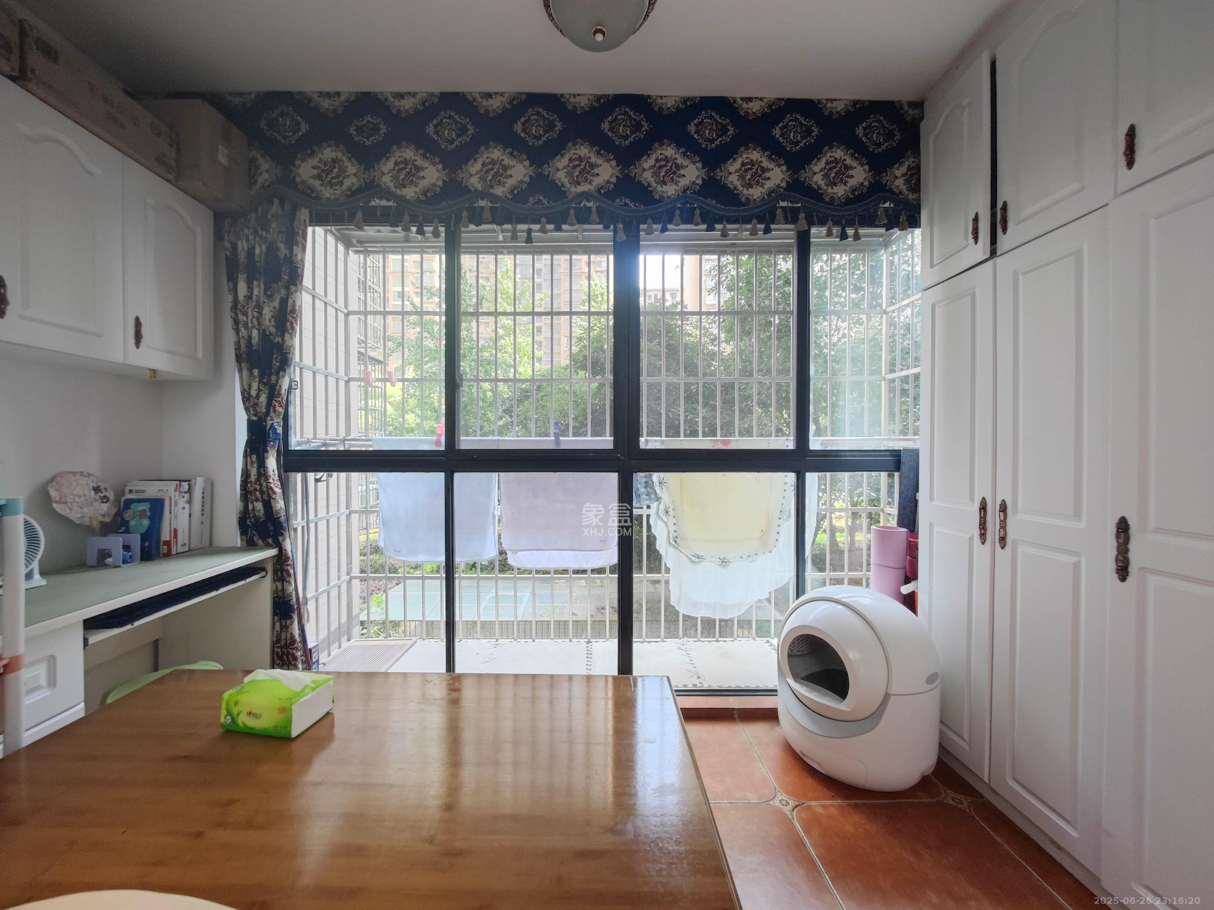 鑫天御景湾 4室2厅2卫 110.0万 鑫天御景湾 4室2厅2卫 110.0万阳台