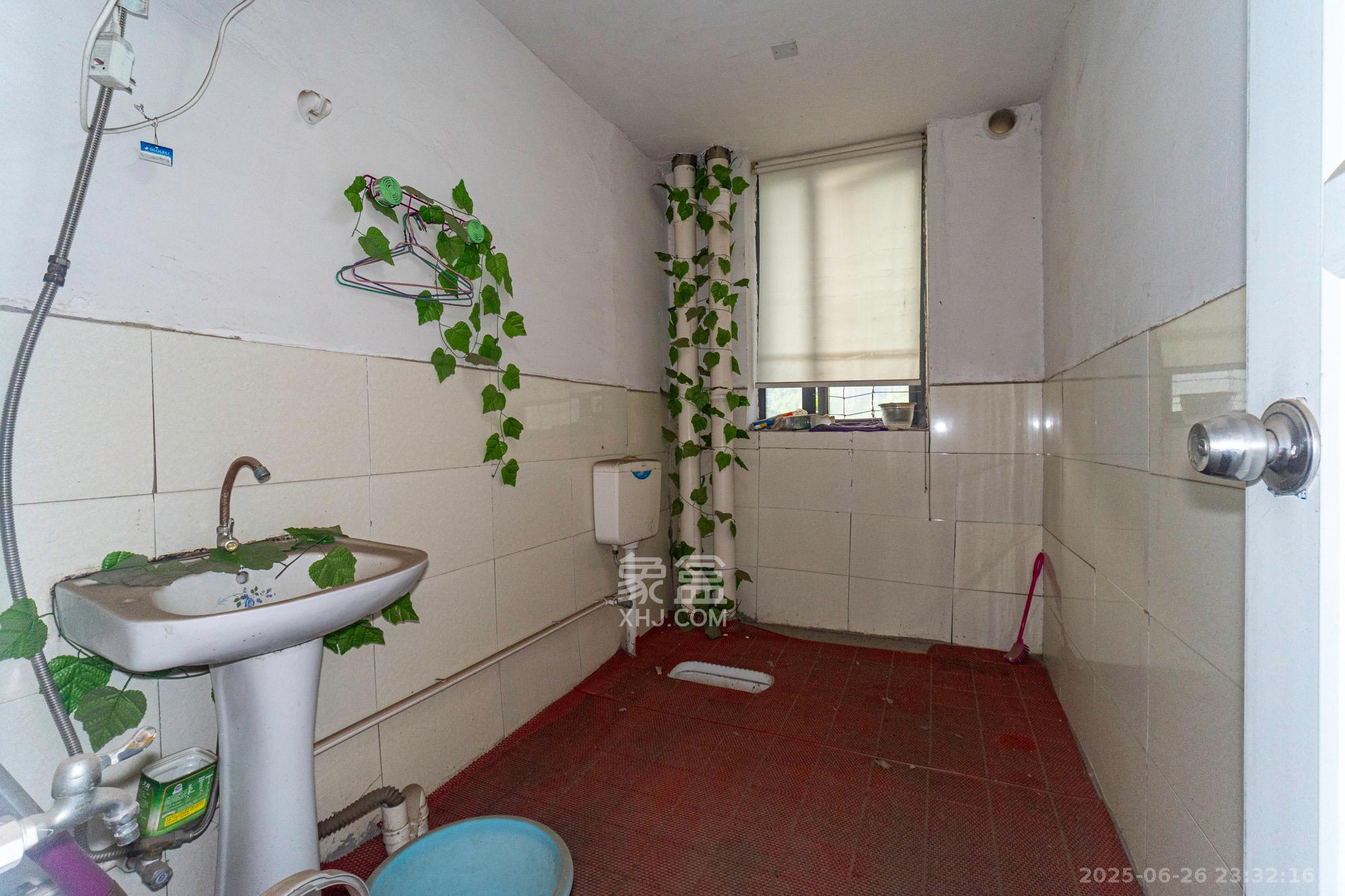 恒基凯旋门一二期 3室2厅1卫 155.98万 恒基凯旋门一二期 3室2厅1卫 155.98万卫生间