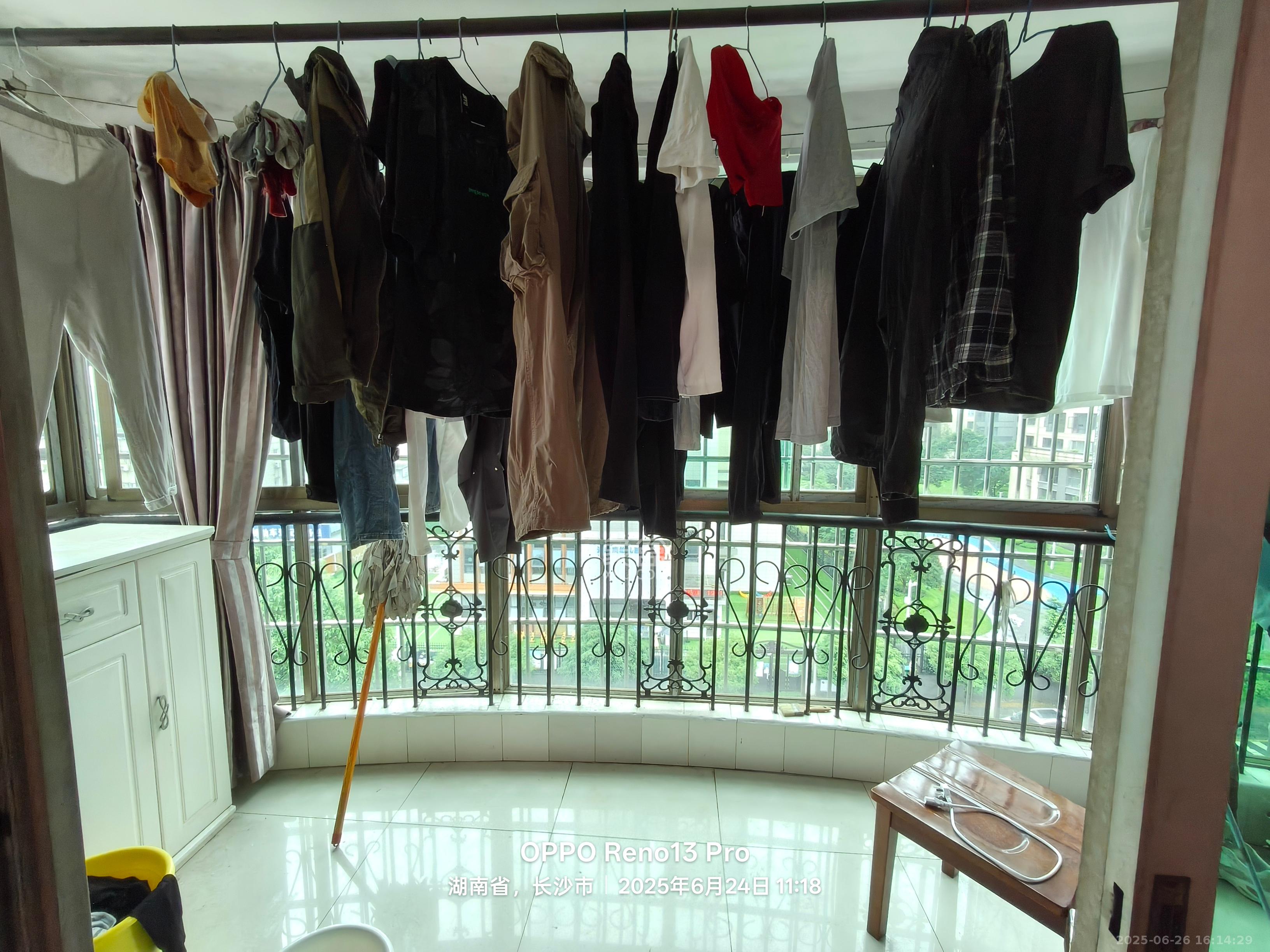 友谊小区公寓楼 3室2厅2卫 2500.0元/月 友谊小区公寓楼 3室2厅2卫 2500.0元/月室内图